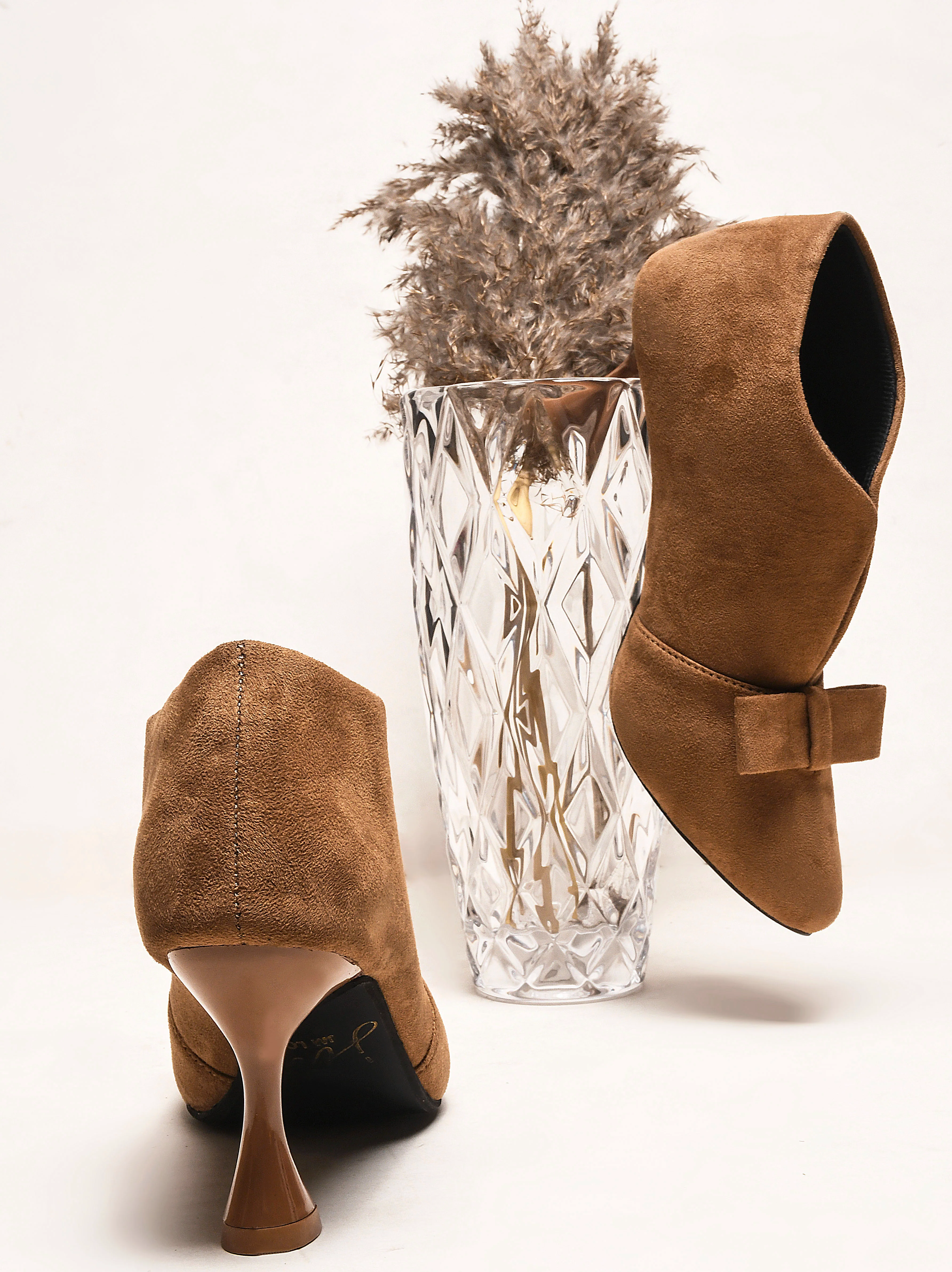 Jm Looks Women's Bow Detail V-Cut Heels - Image 2