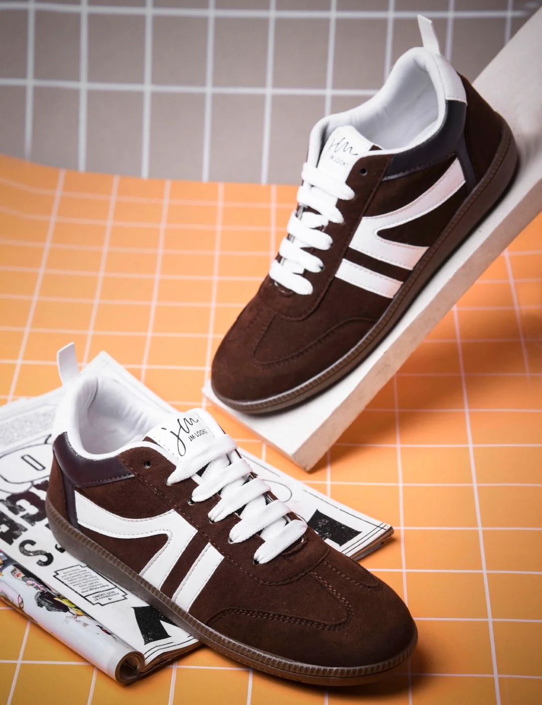 Casual Lace-Up Sneakers with Contrast Stripes - Image 2