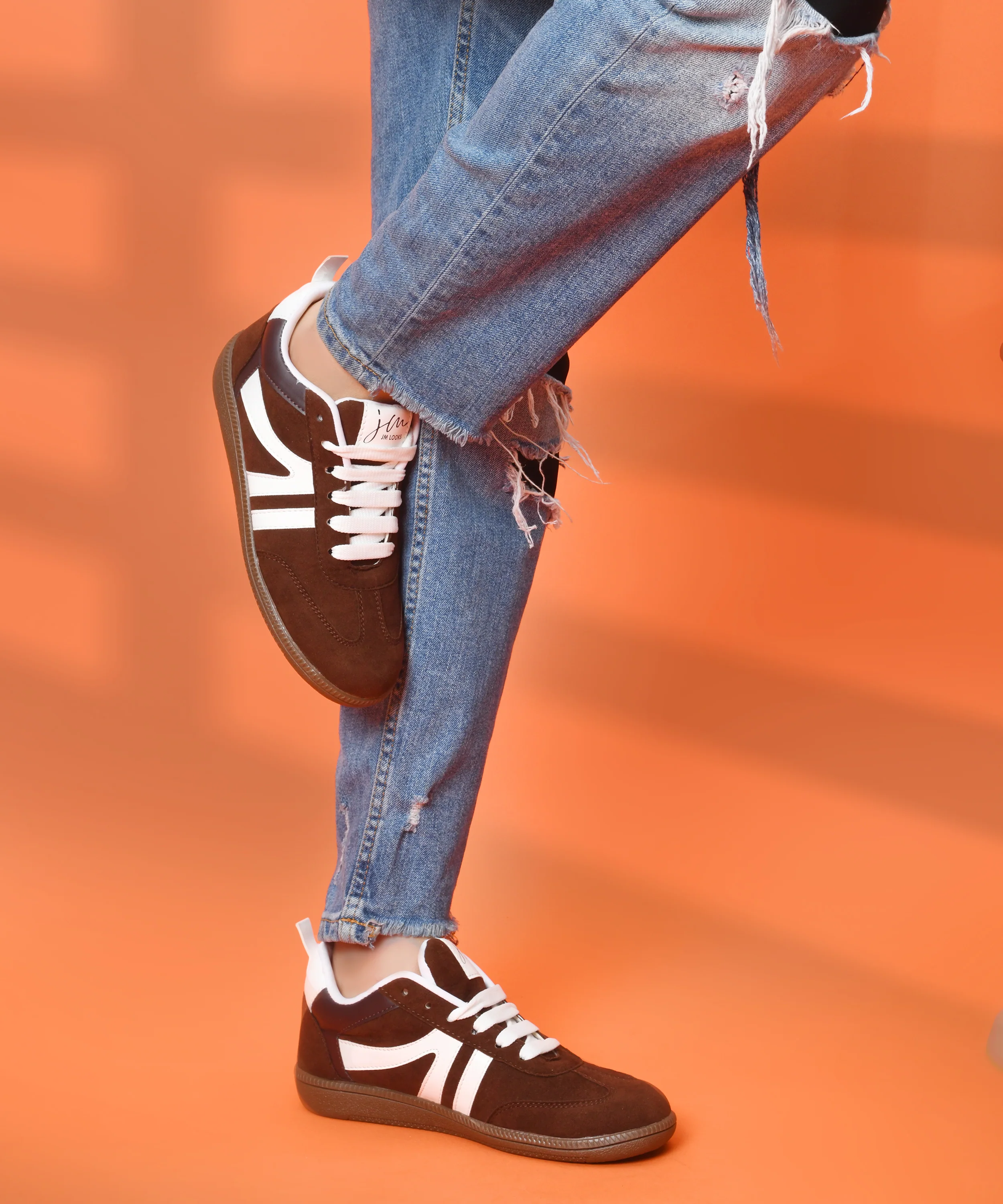 Casual Lace-Up Sneakers with Contrast Stripes - Image 3