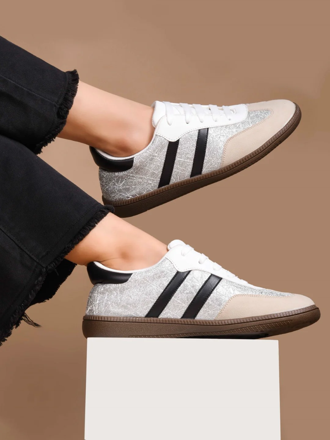 JM Looks Casual Lace-Up Sneakers with Contrasting Stripes - Image 10