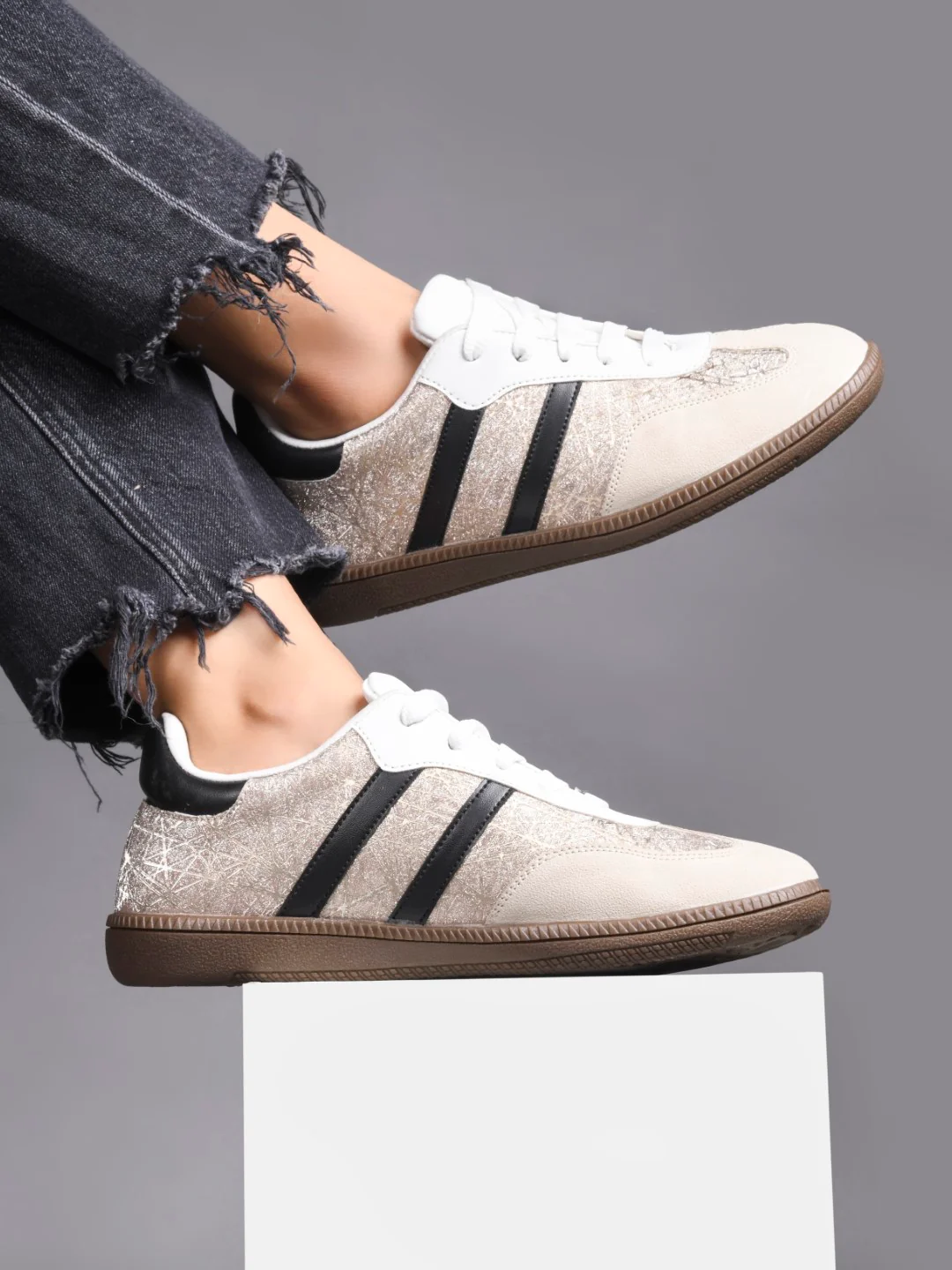 JM Looks Casual Lace-Up Sneakers with Contrasting Stripes - Image 2
