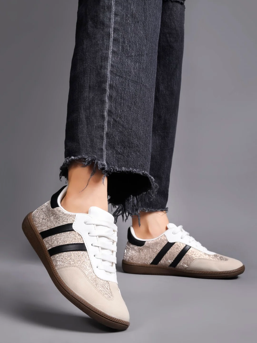 JM Looks Casual Lace-Up Sneakers with Contrasting Stripes - Image 3