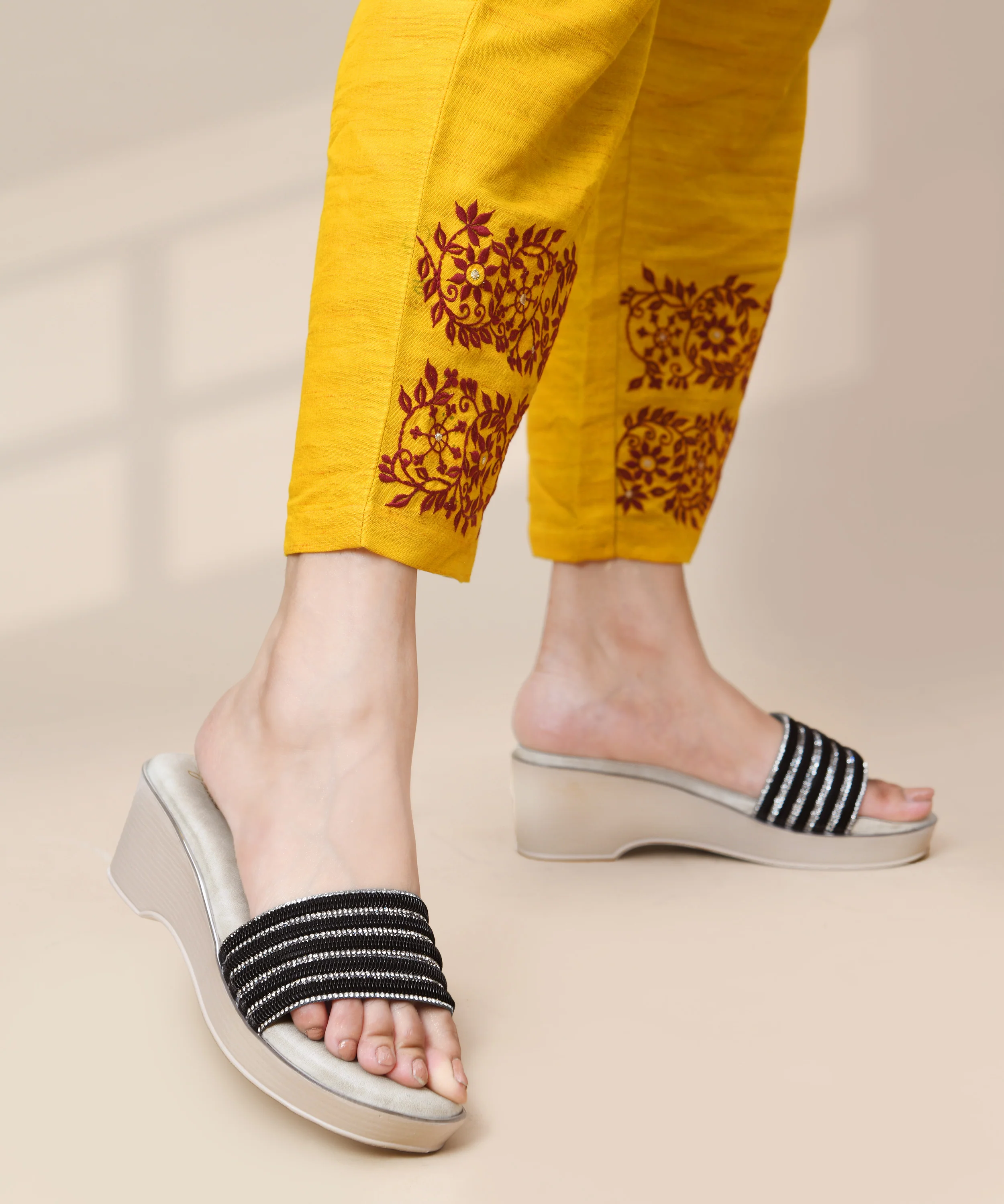 Casual Wedge Heel Sandals with Beaded Strap Design