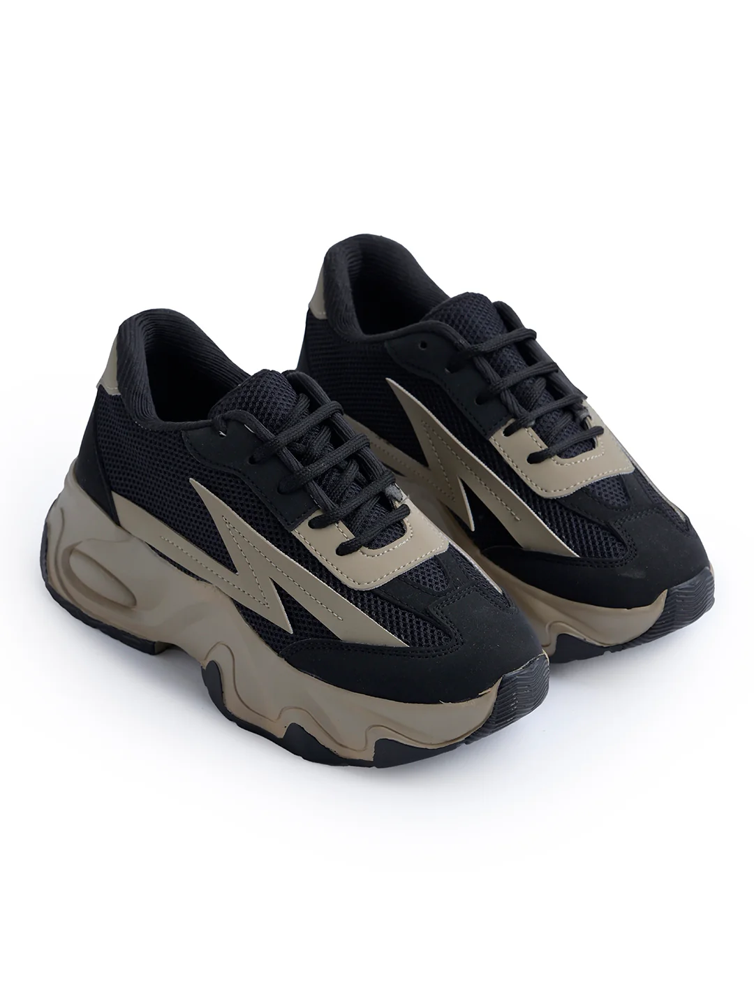 Chunky sole mesh sneakers with bold design