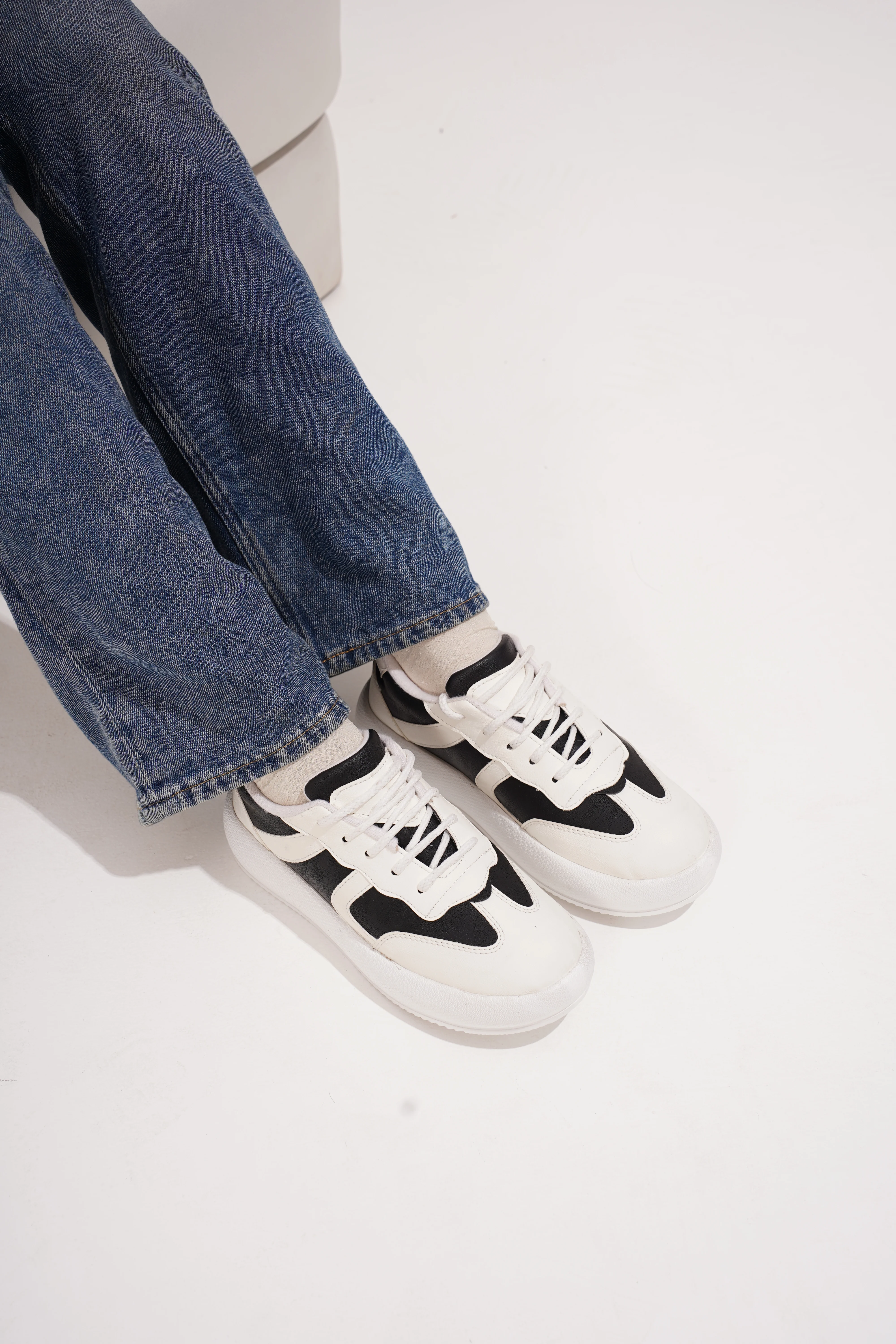 Jm Looks Casual Panel Detail Lace-Up Sneakers - Image 4