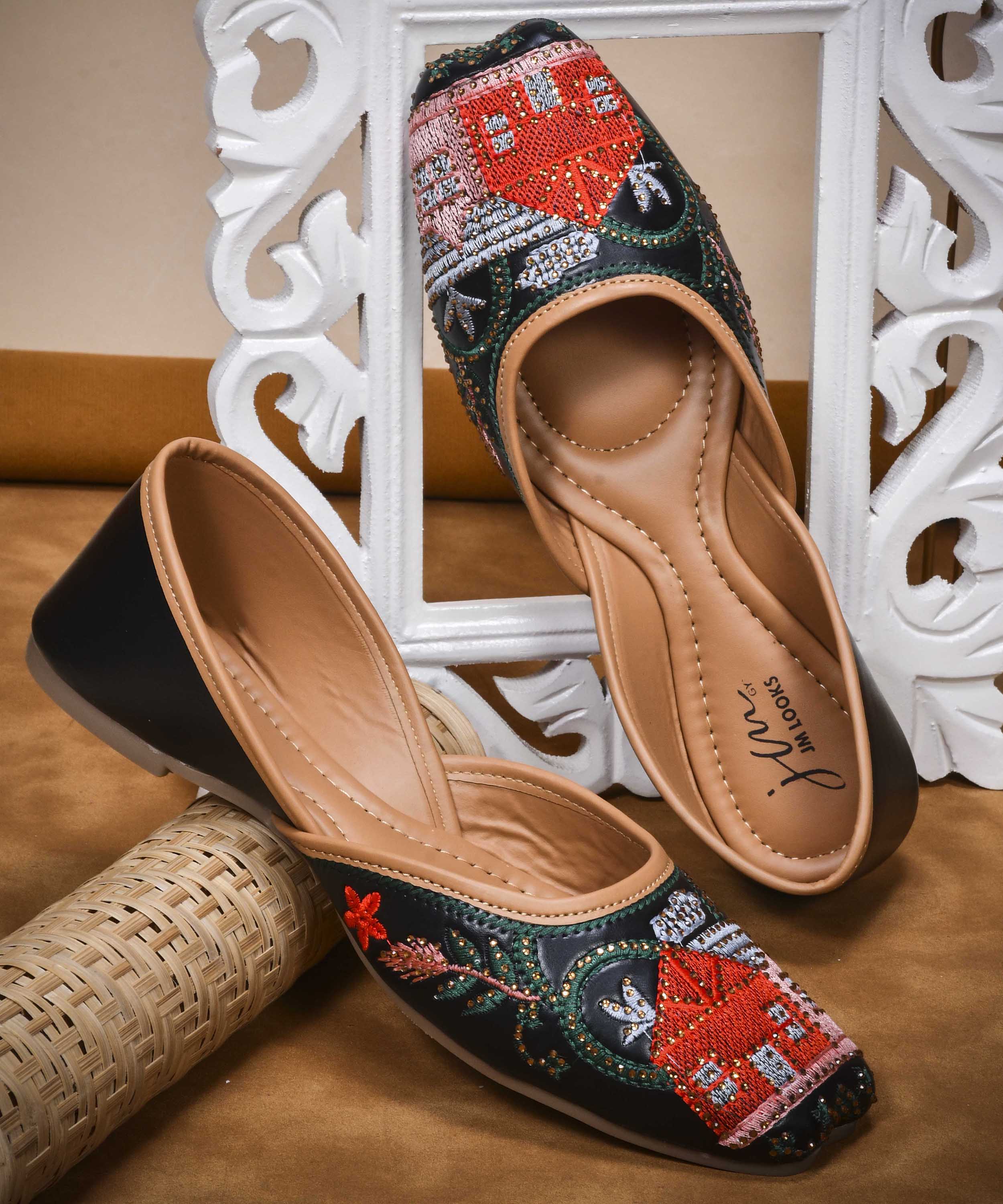 Classic Ethnic Jutti with Premium Craft Embellishments - Image 6