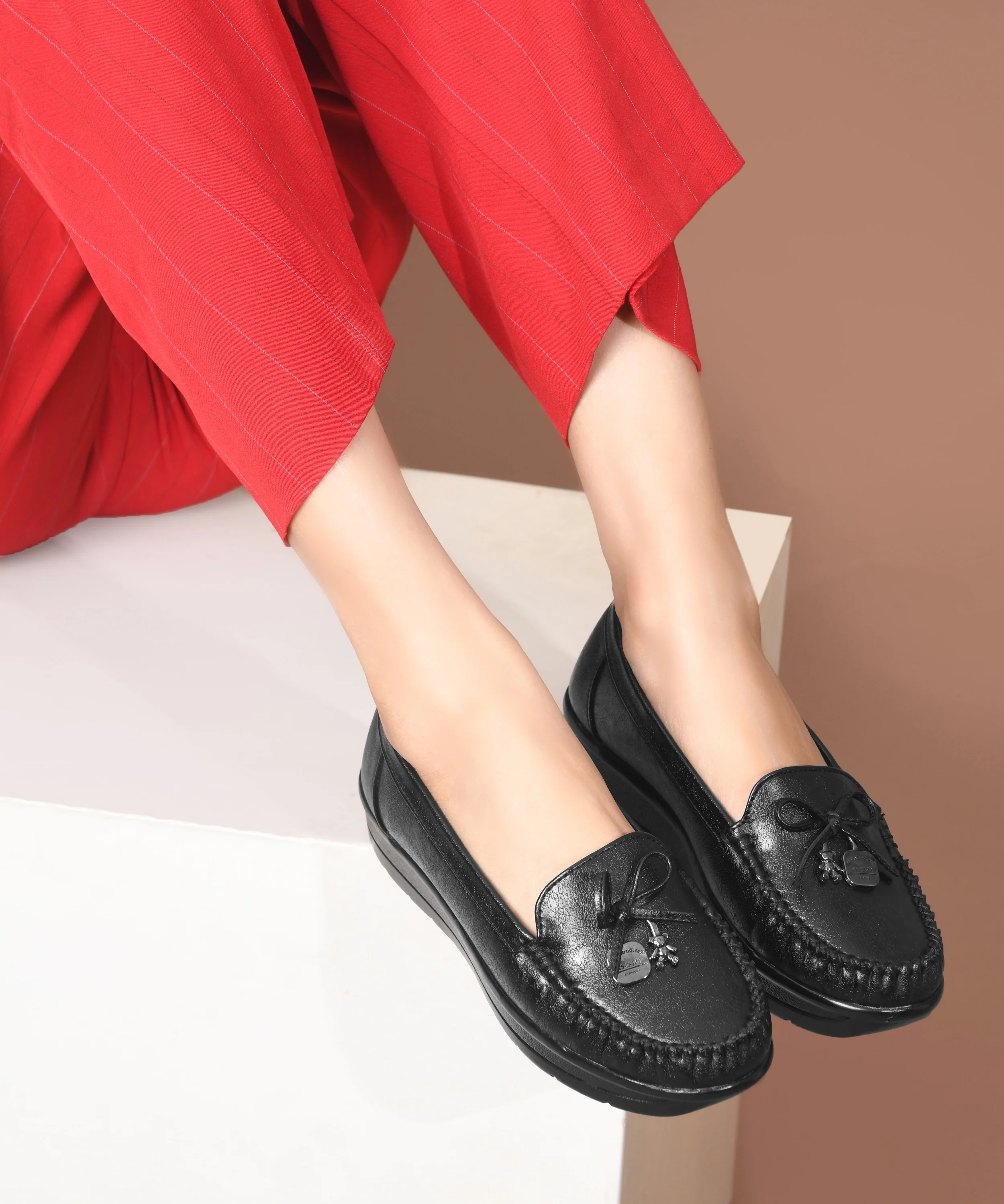 JM LOOKS Classic Moc Toe Loafer with Tassel Accent