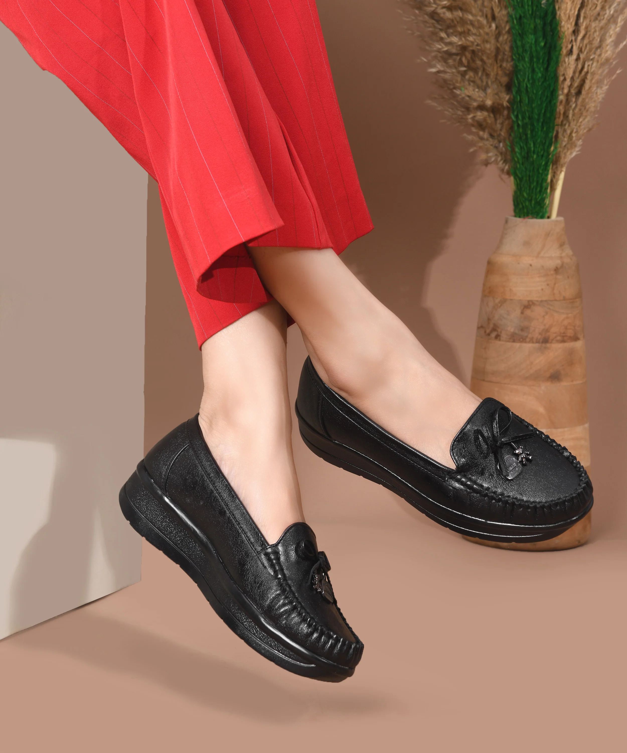 JM LOOKS Classic Moc Toe Loafer with Tassel Accent - Image 2