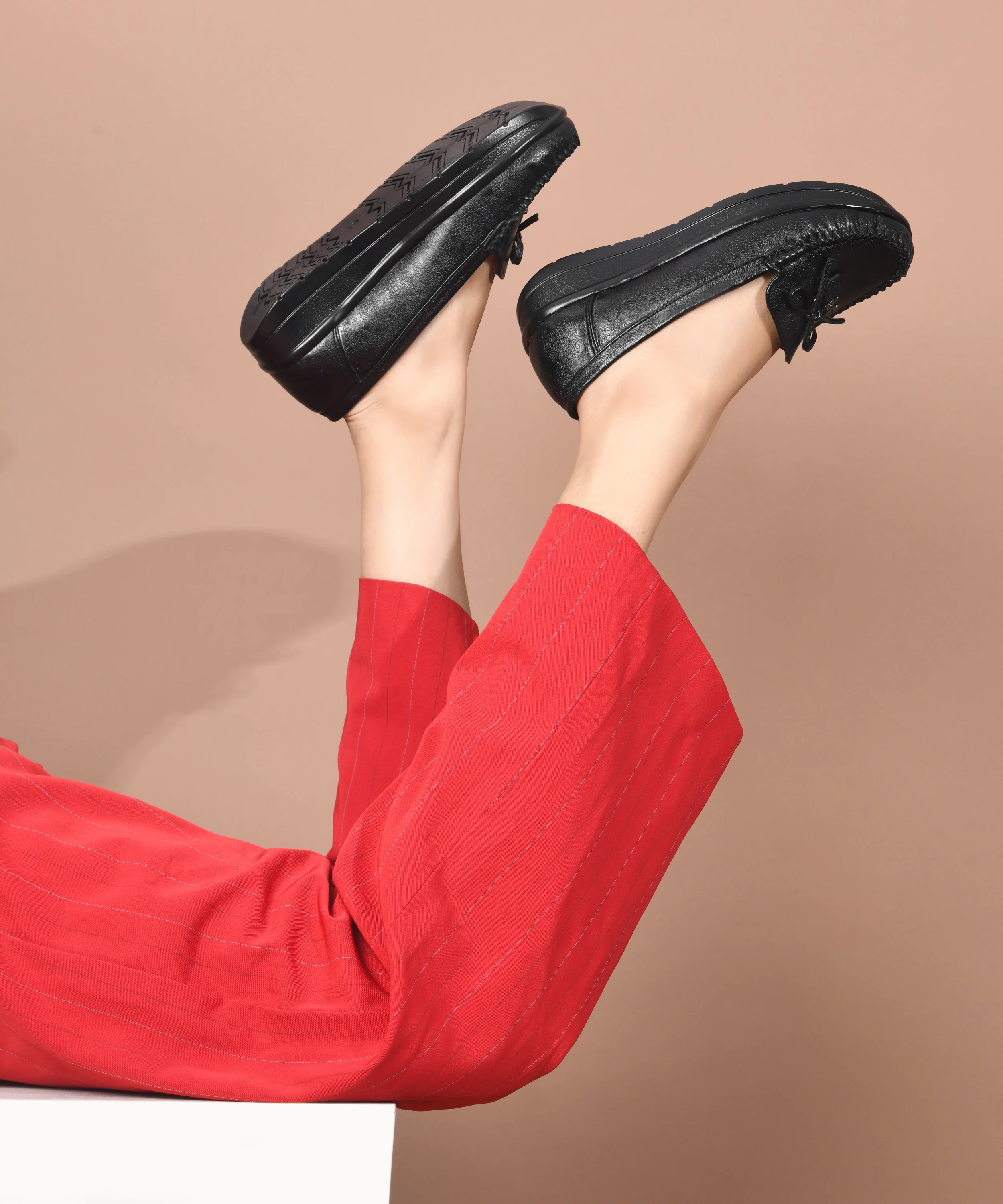 JM LOOKS Classic Moc Toe Loafer with Tassel Accent - Image 3