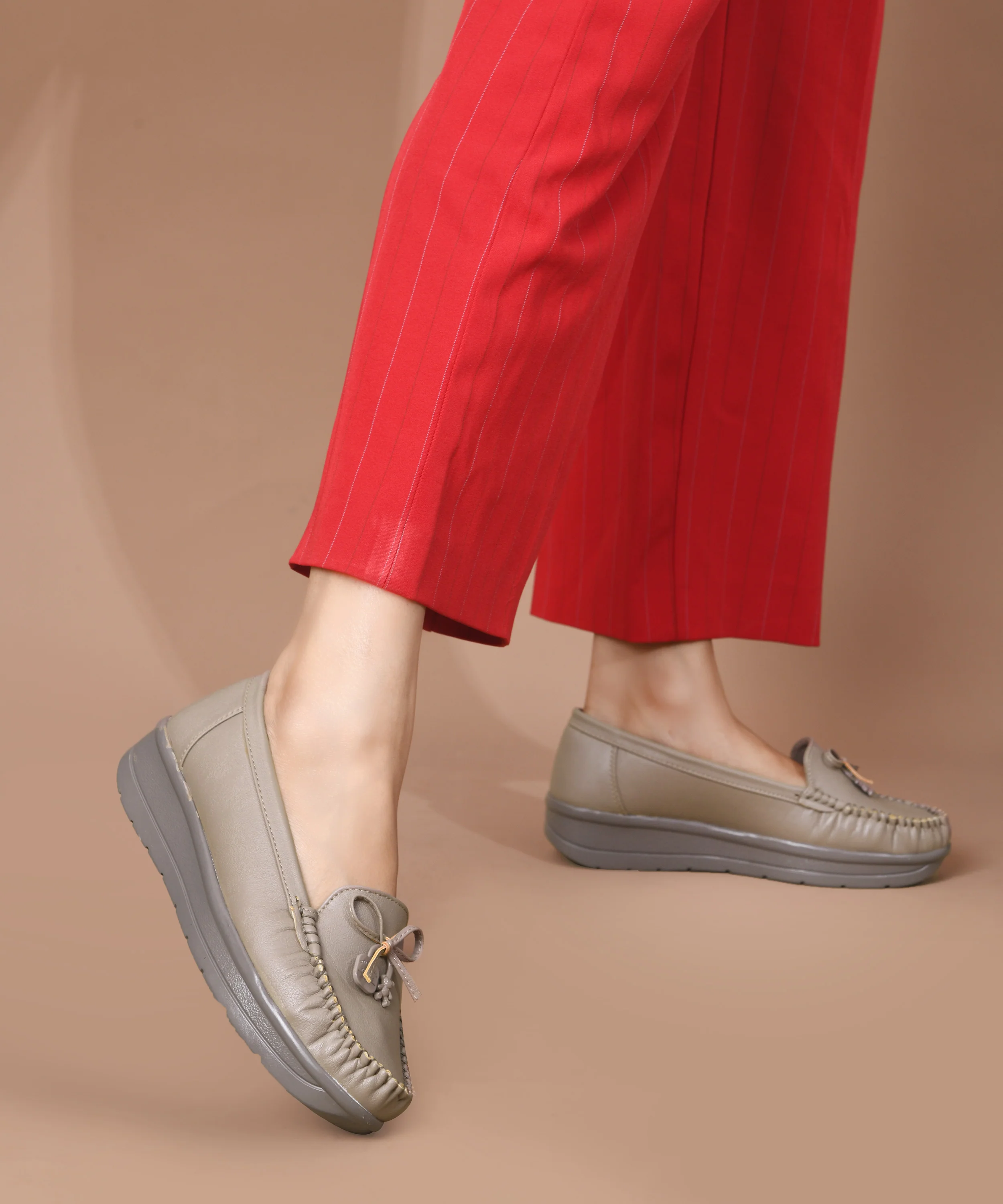JM LOOKS Classic Moc Toe Loafer with Tassel Accent - Image 7