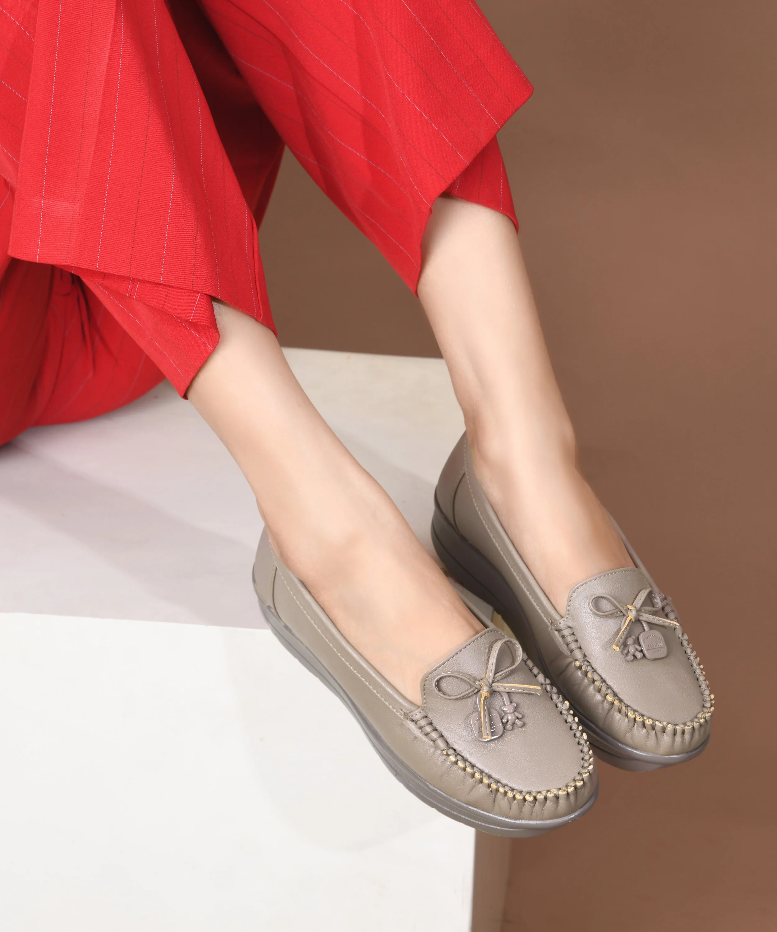 JM LOOKS Classic Moc Toe Loafer with Tassel Accent - Image 9