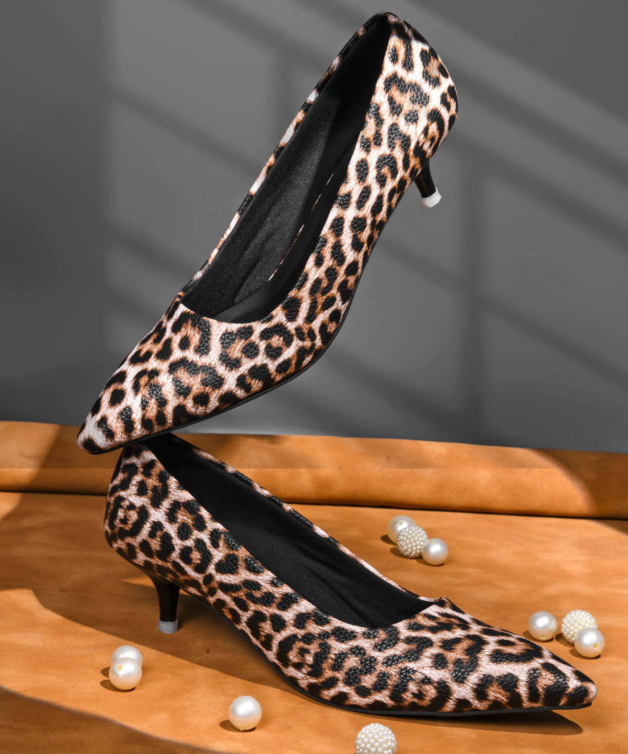 Classic Pointed-Toe Heels with Bold Print - Image 10
