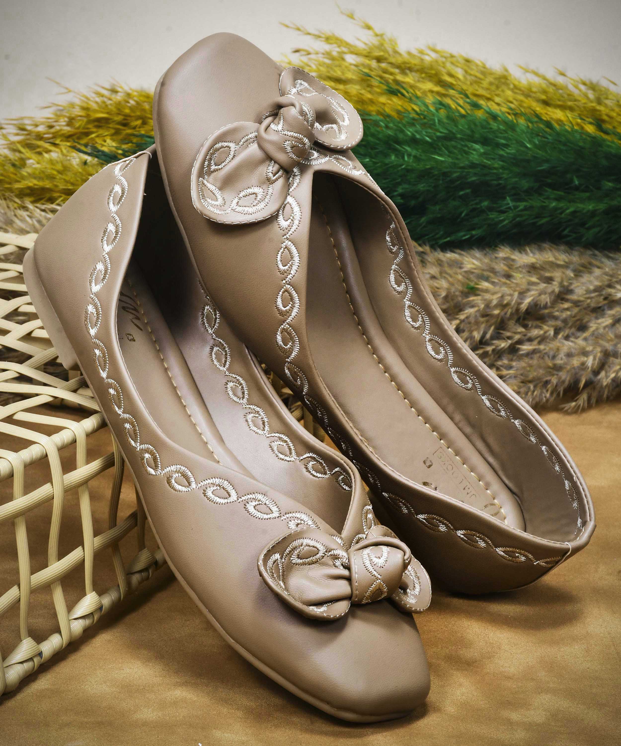 Closed-Toe Ballerina Flats with Bow Detail