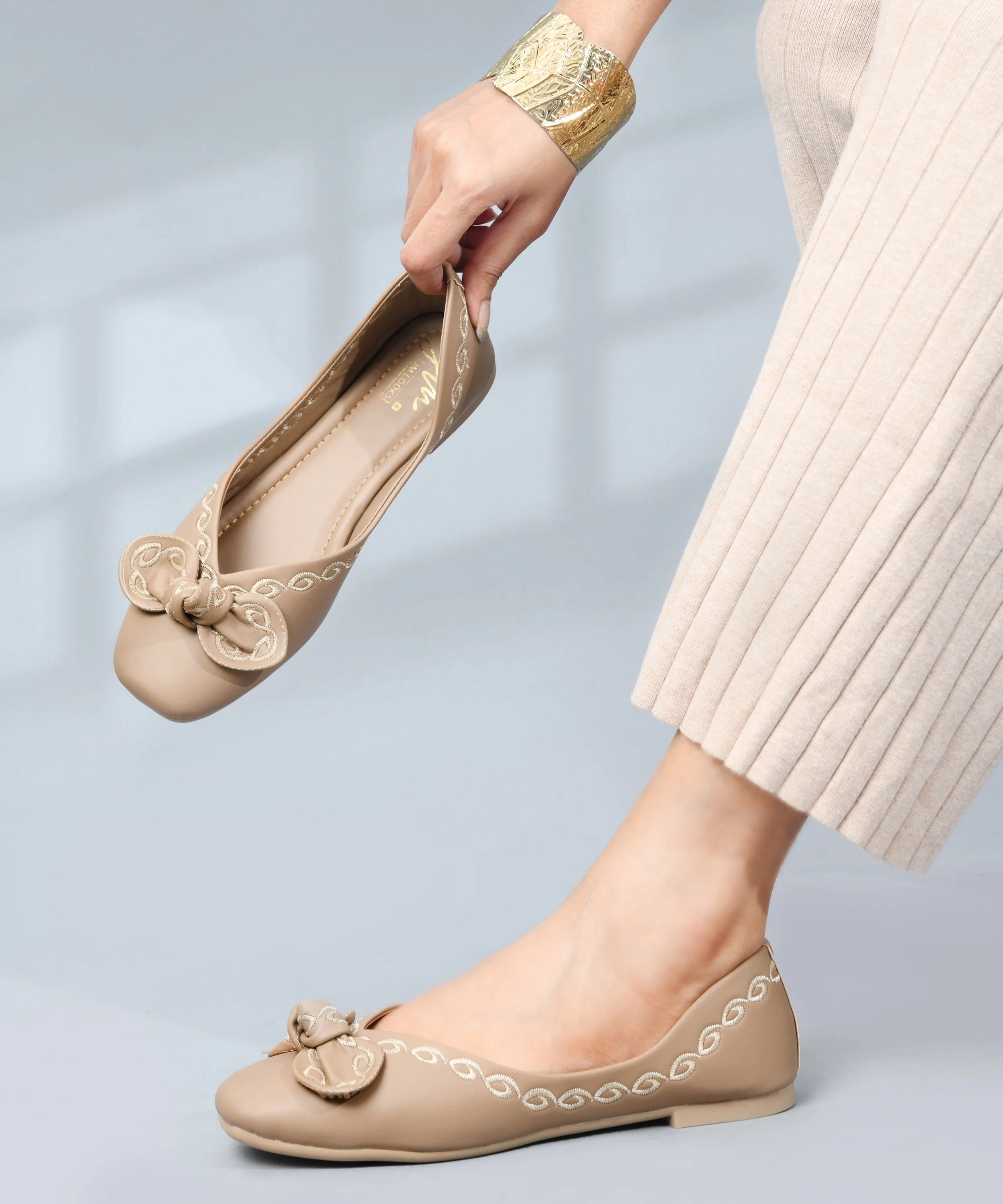 Closed-Toe Ballerina Flats with Bow Detail - Image 4