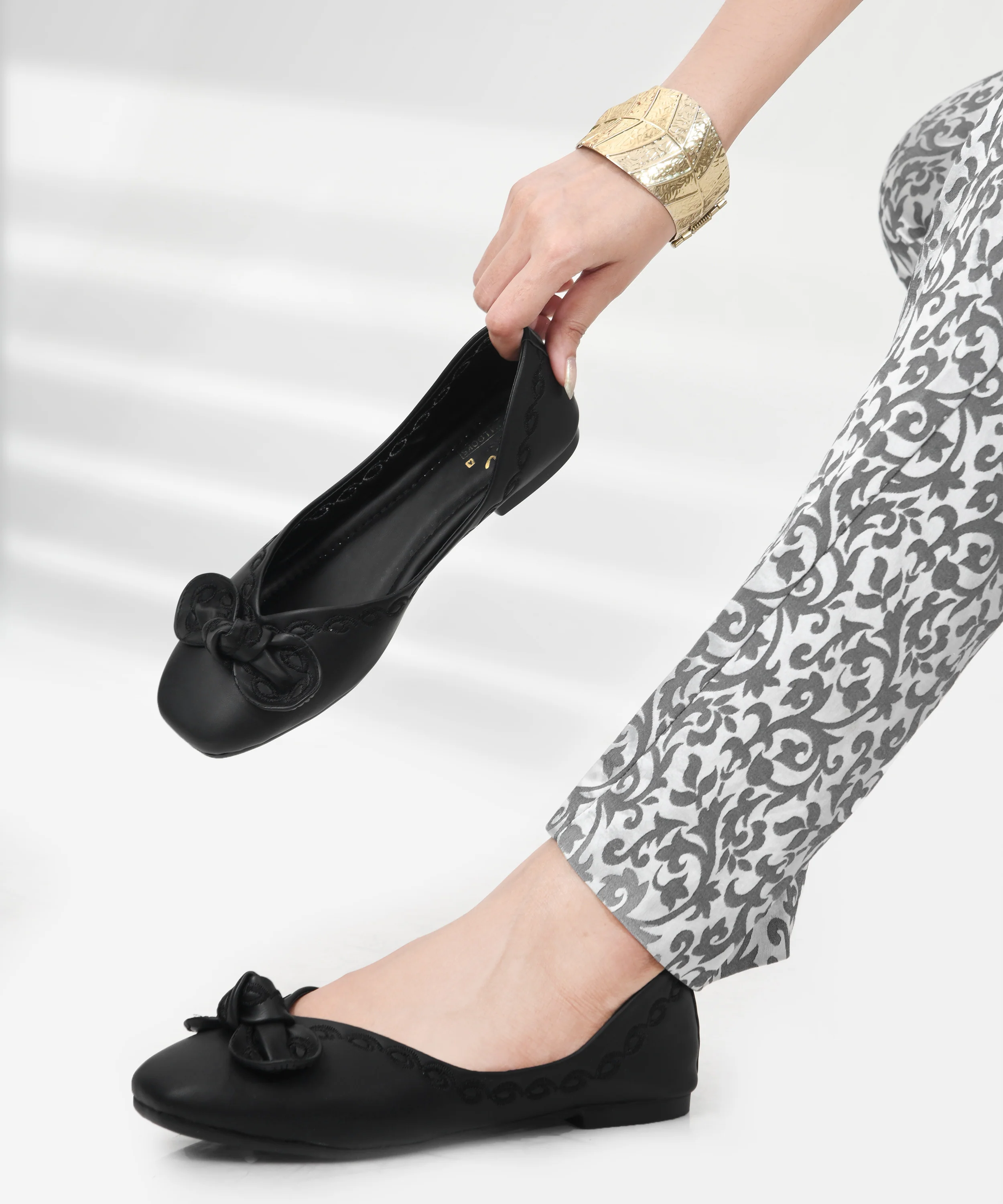 Closed-Toe Ballerina Flats with Bow Detail - Image 8
