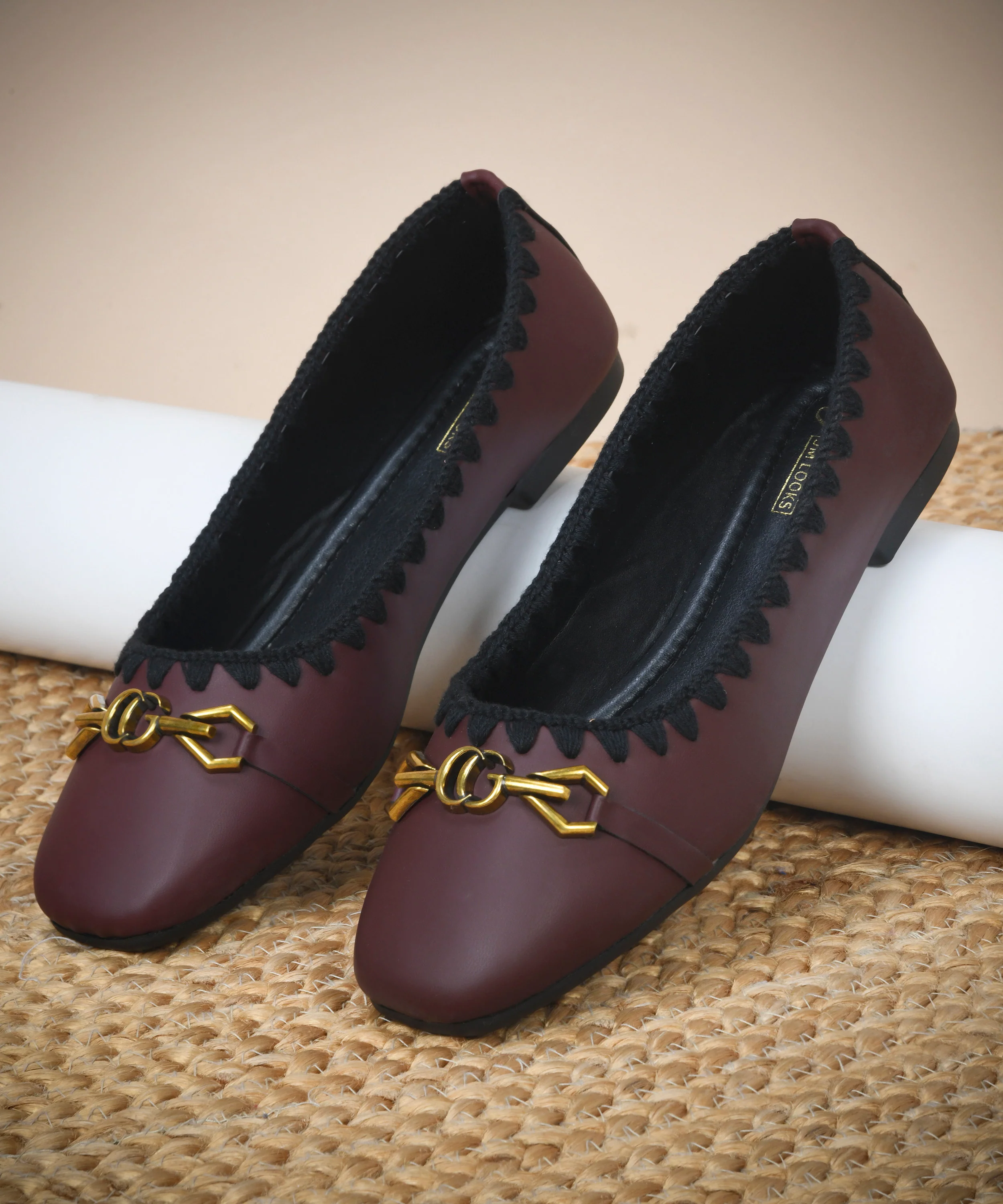 Comfortable Slip-On Loafers with Decorative Chain