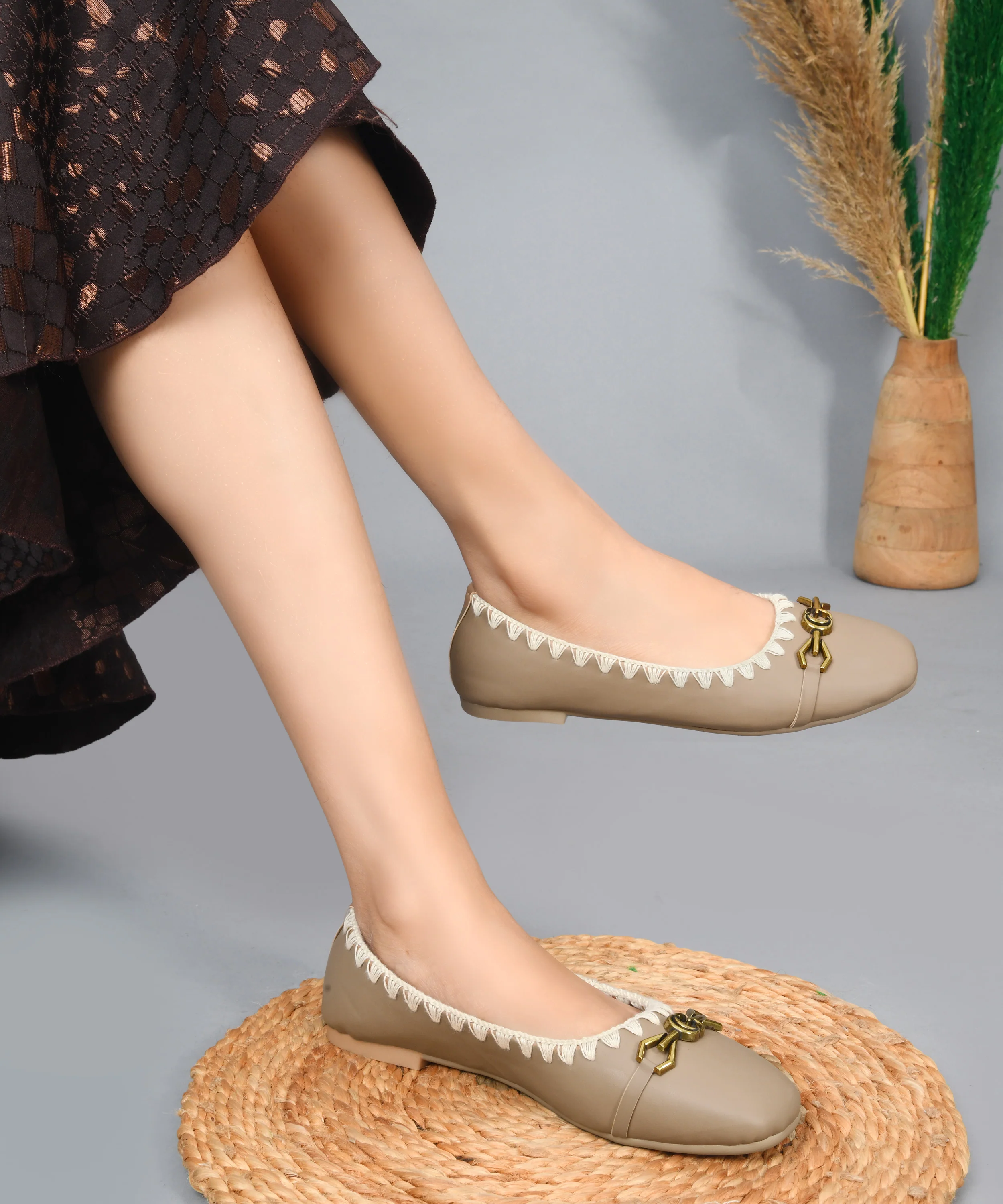 Comfortable Slip-On Loafers with Decorative Chain - Image 10