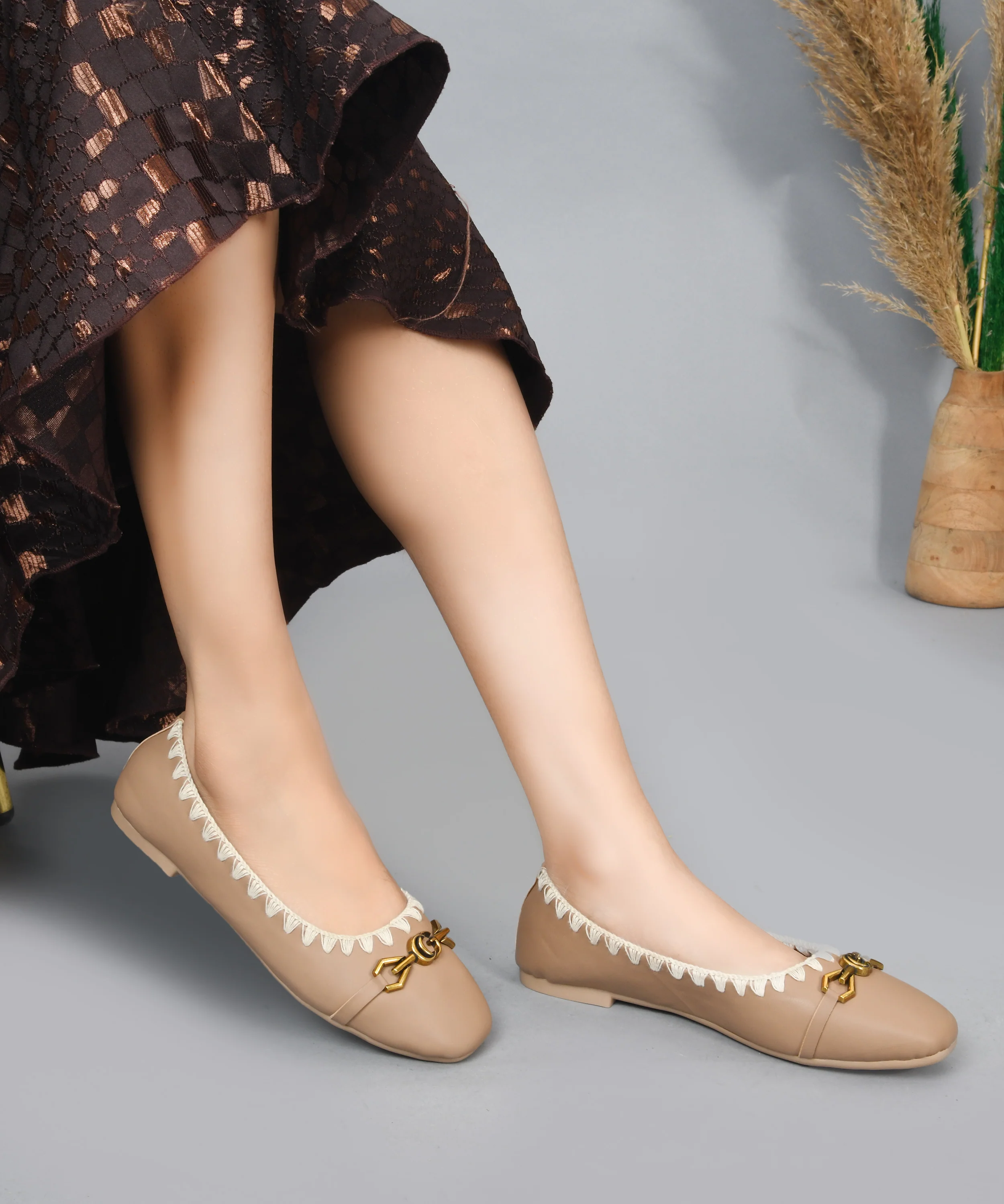 Comfortable Slip-On Loafers with Decorative Chain - Image 11