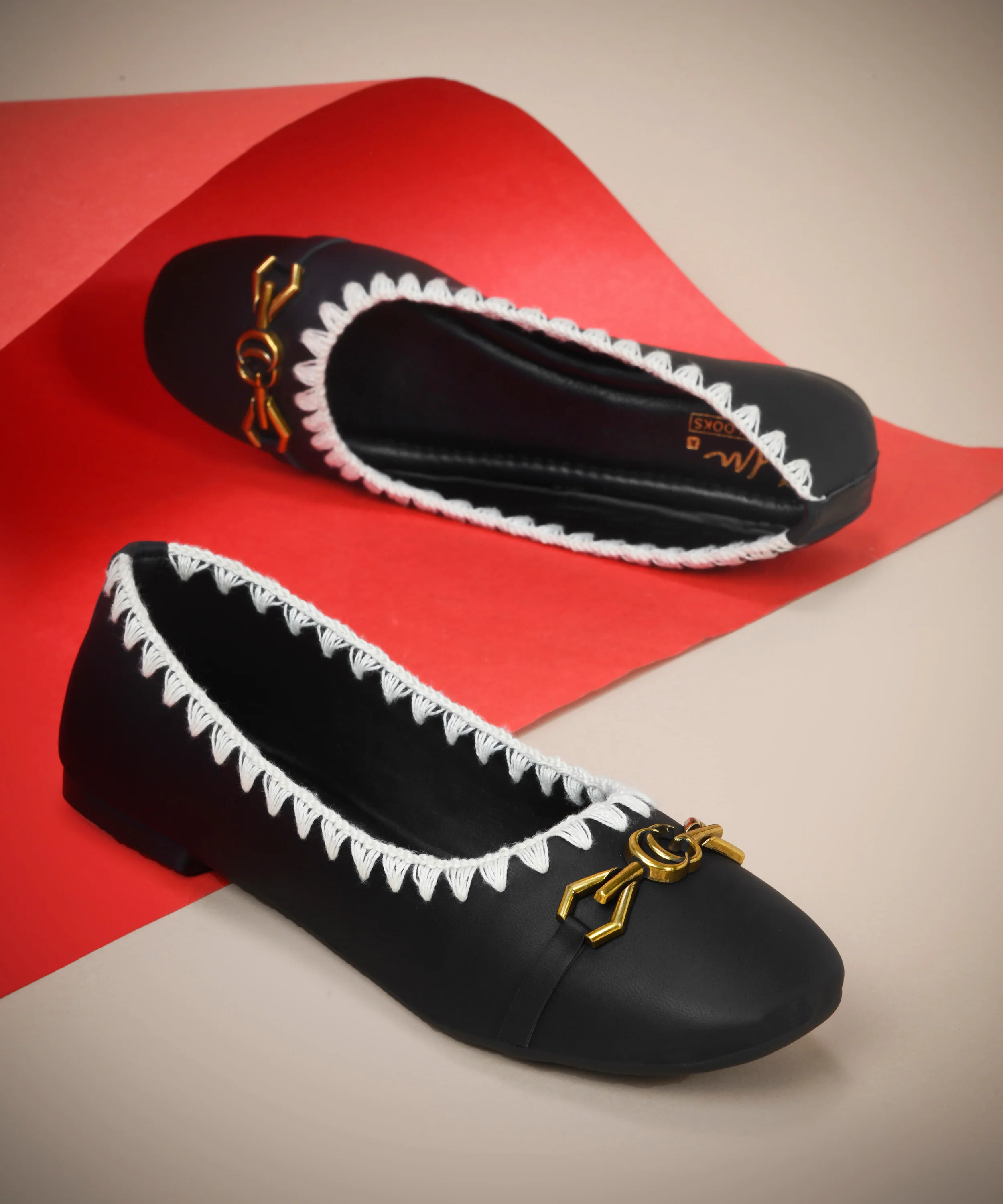 Comfortable Slip-On Loafers with Decorative Chain - Image 13