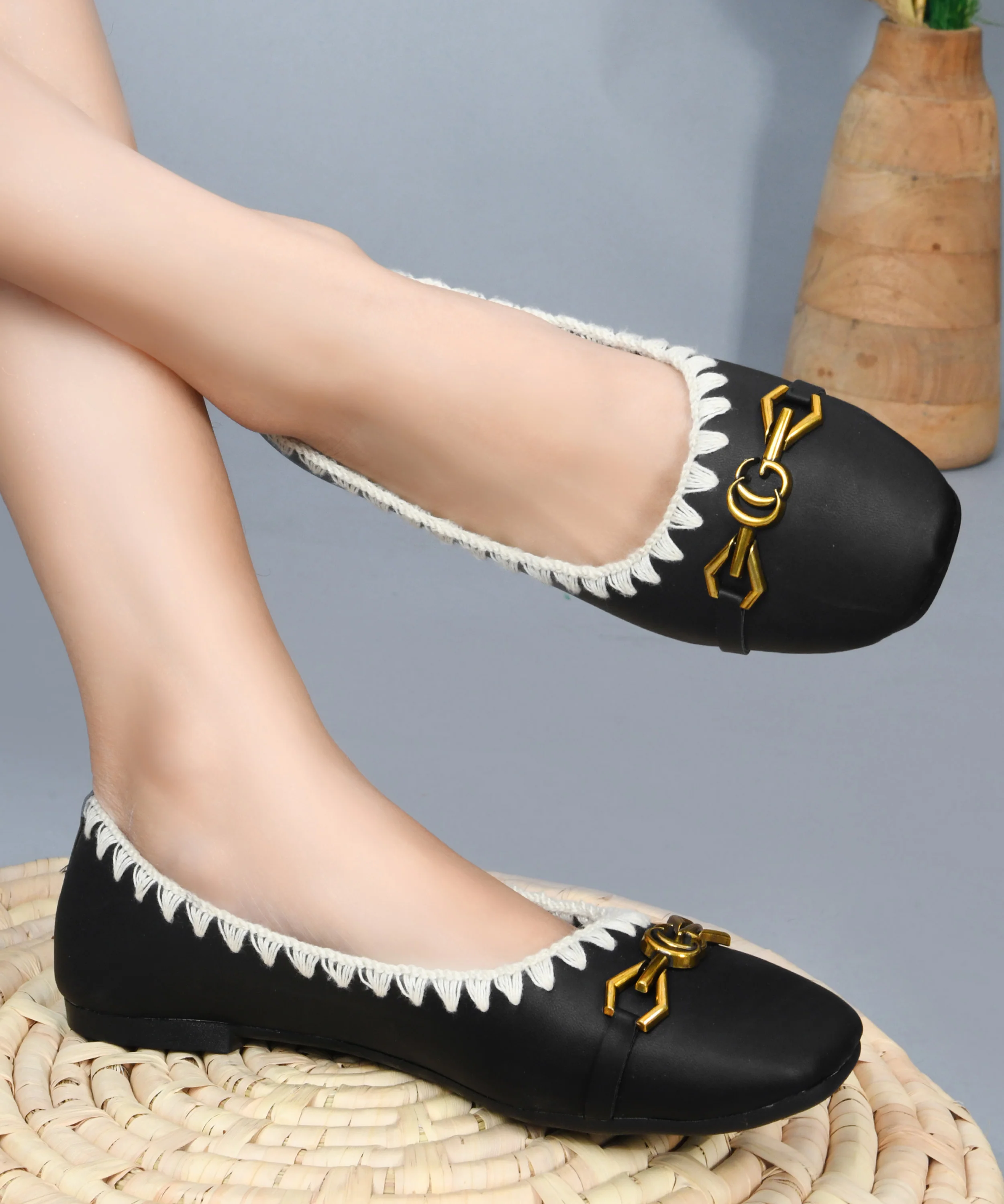 Comfortable Slip-On Loafers with Decorative Chain - Image 14
