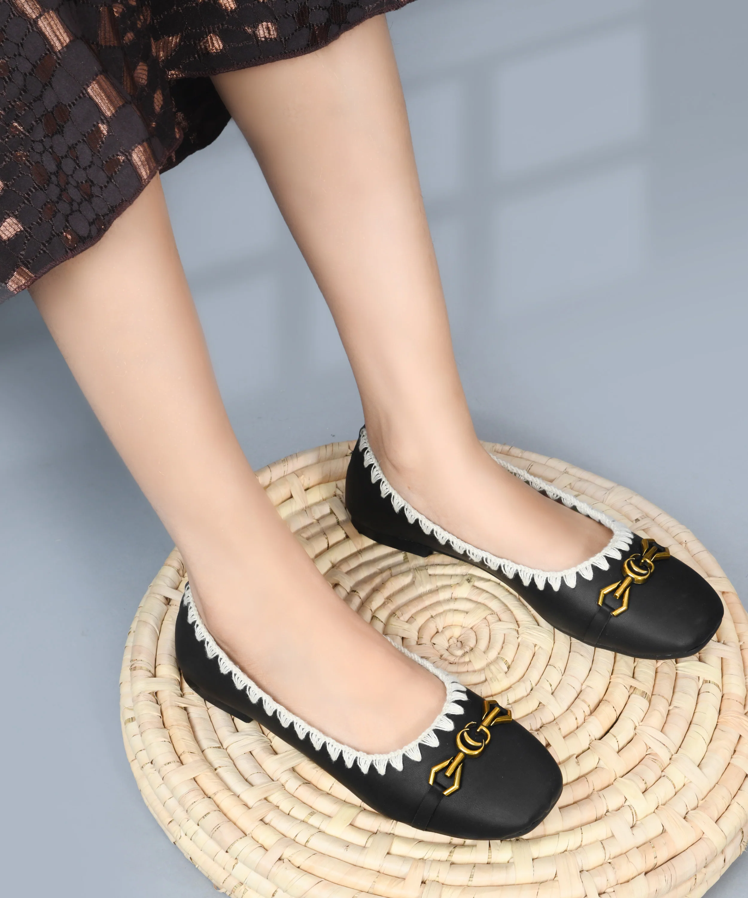 Comfortable Slip-On Loafers with Decorative Chain - Image 16