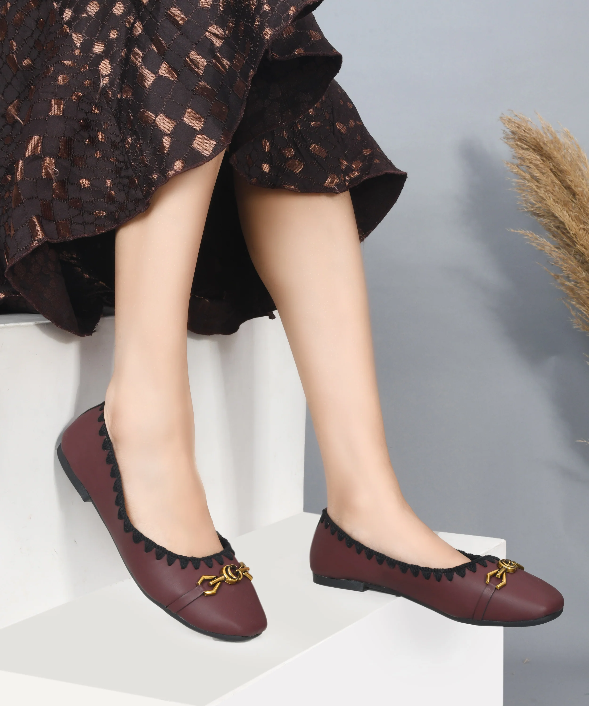 Comfortable Slip-On Loafers with Decorative Chain - Image 3