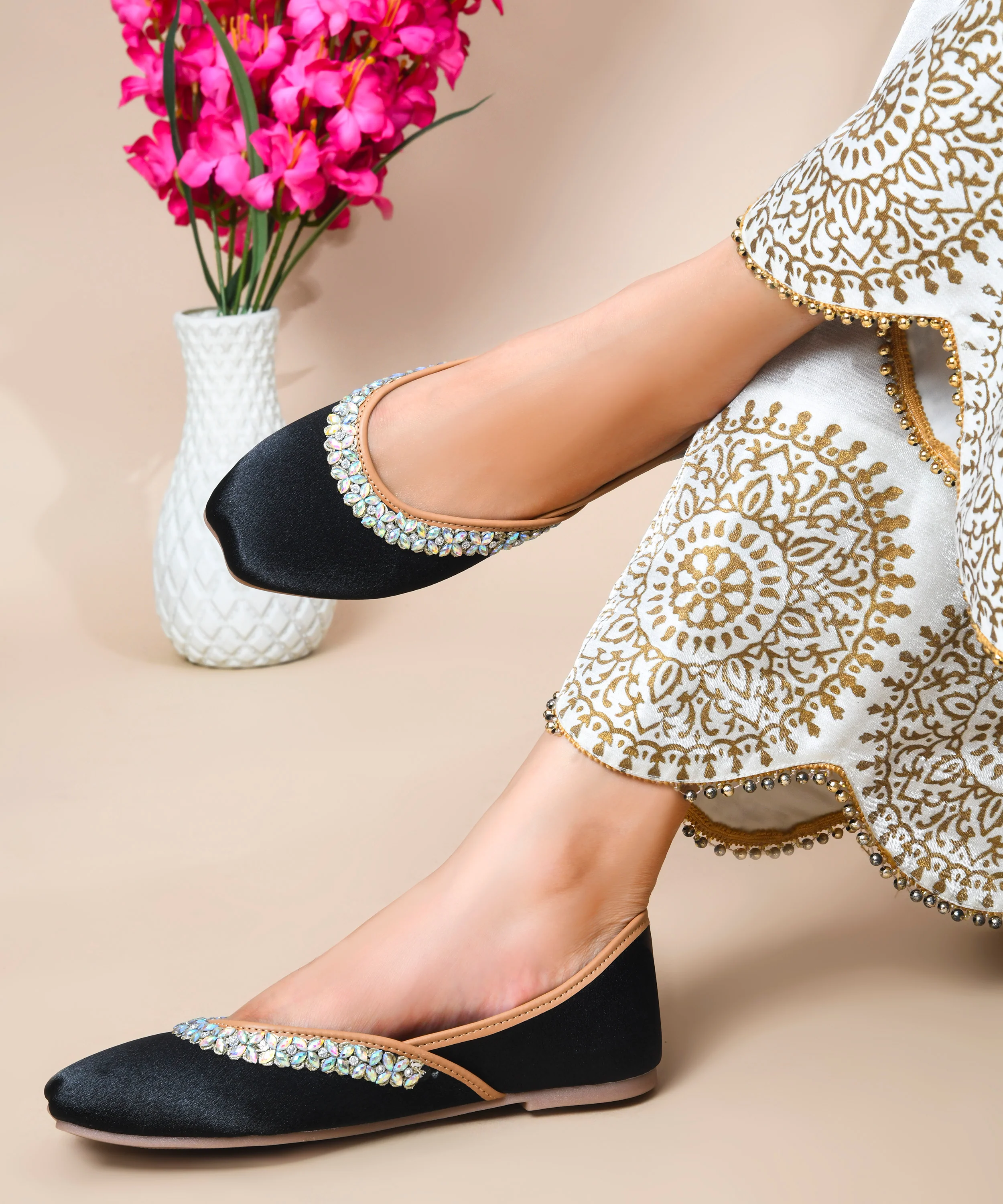 Embellished Crystal Work Ethnic Juttis