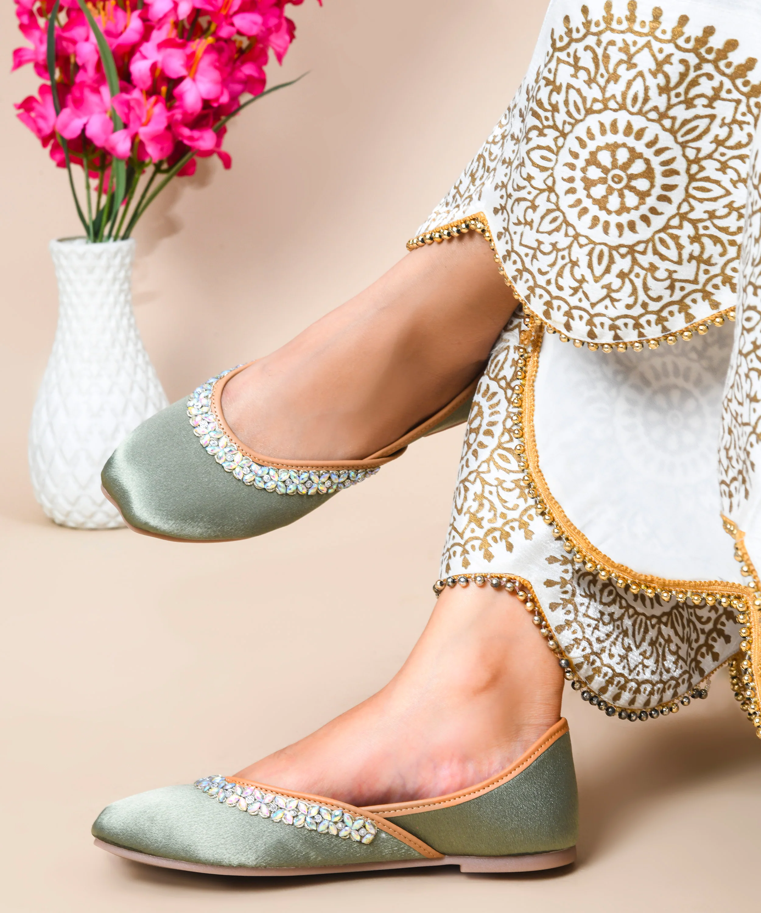 Embellished Crystal Work Ethnic Juttis - Image 10