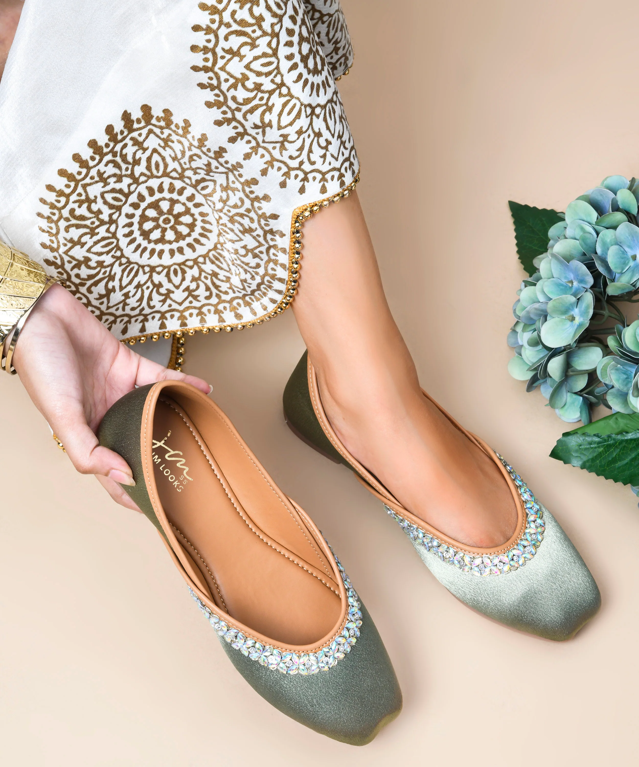Embellished Crystal Work Ethnic Juttis - Image 2