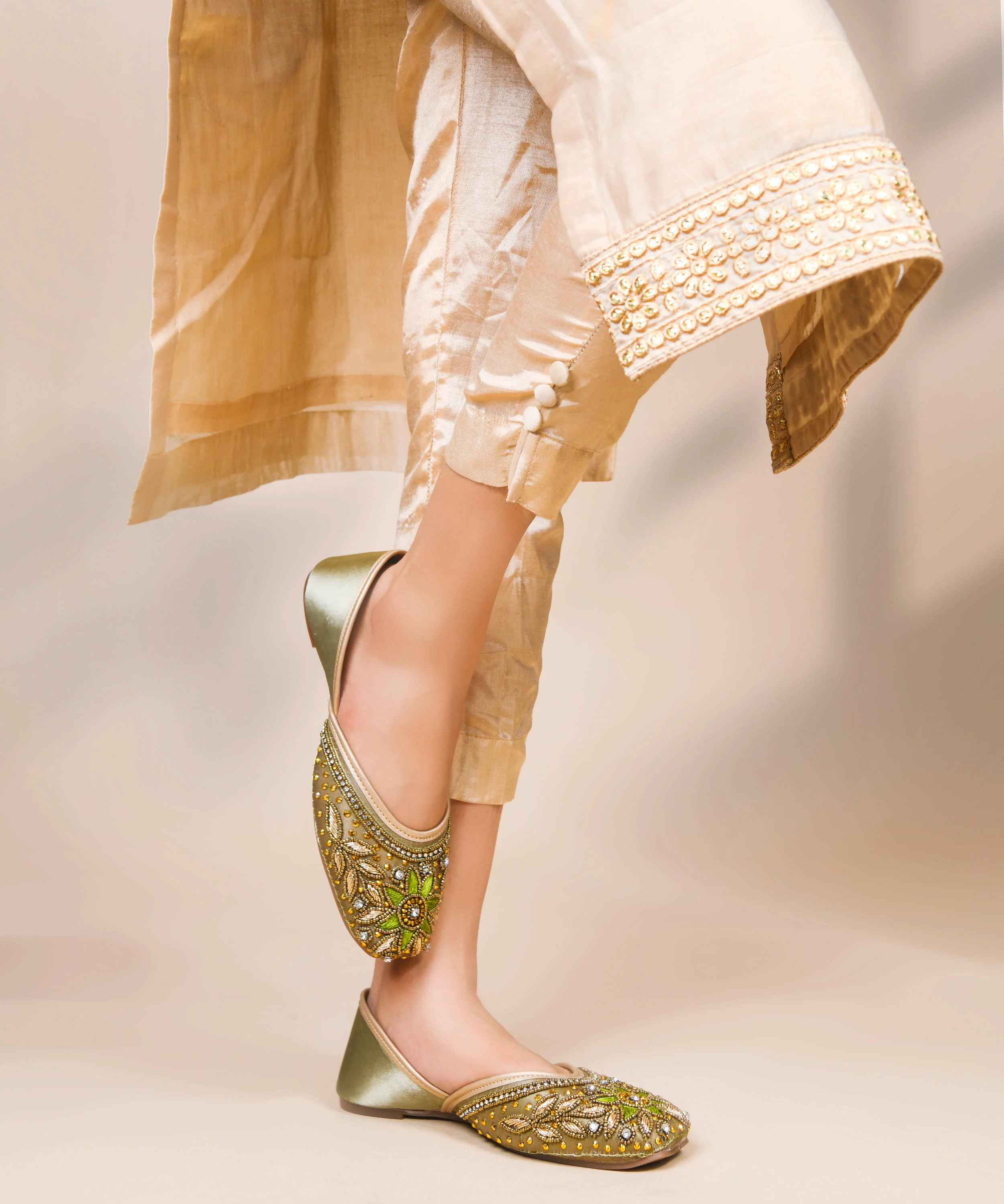 Embellished Floral Ethnic Juttis - Image 3