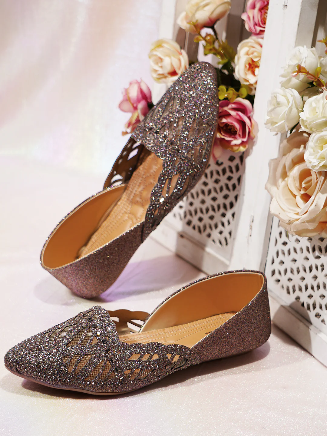 Embellished Pointed Toe Jutti - Image 7