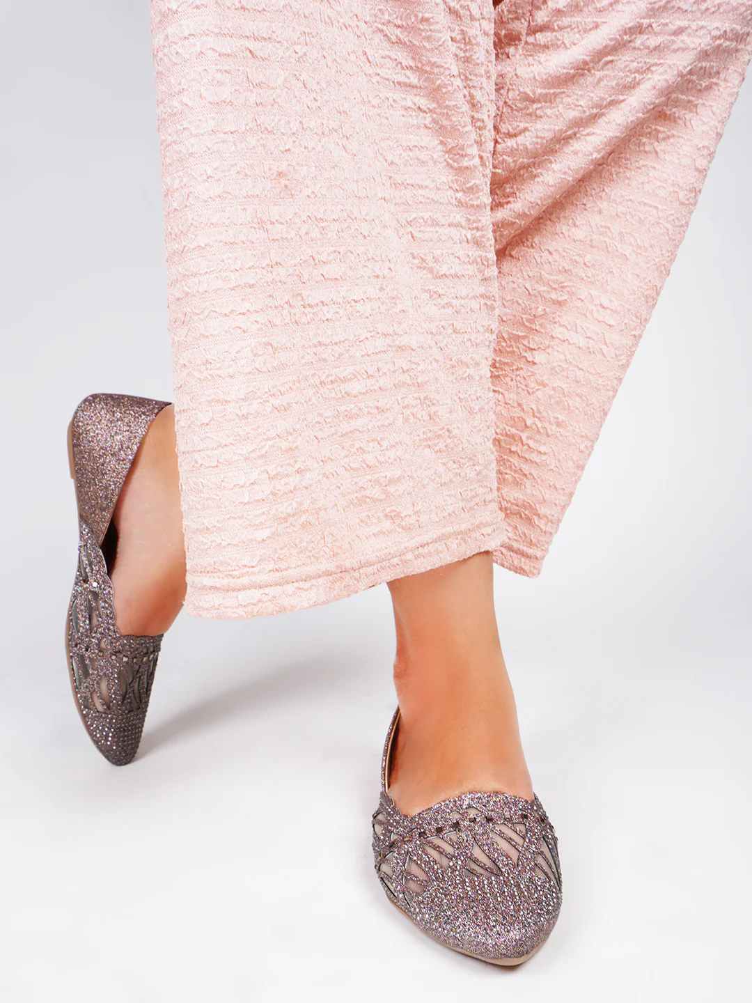 Embellished Pointed Toe Jutti - Image 9