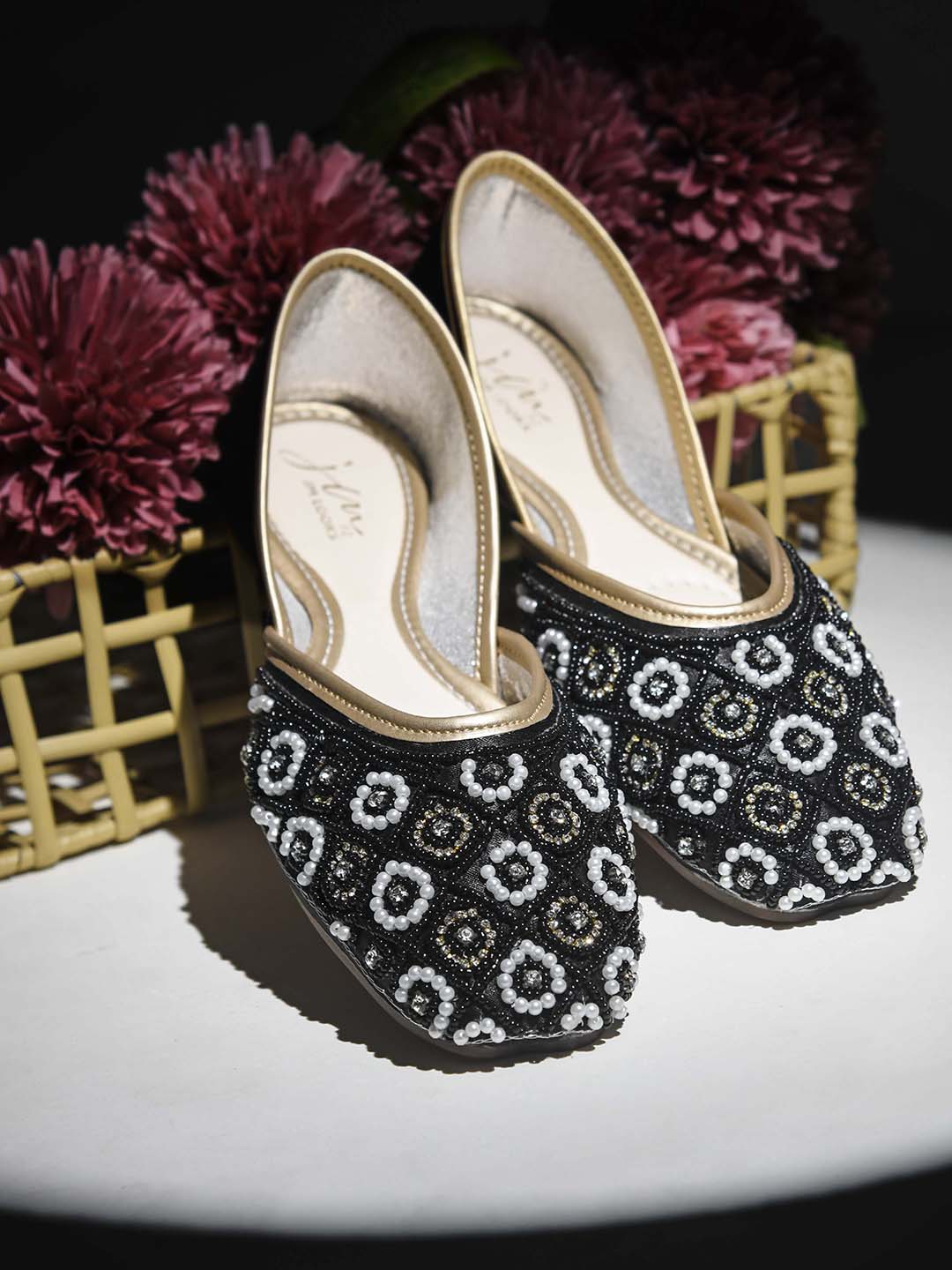Embroidered Beaded Traditional Juttis
