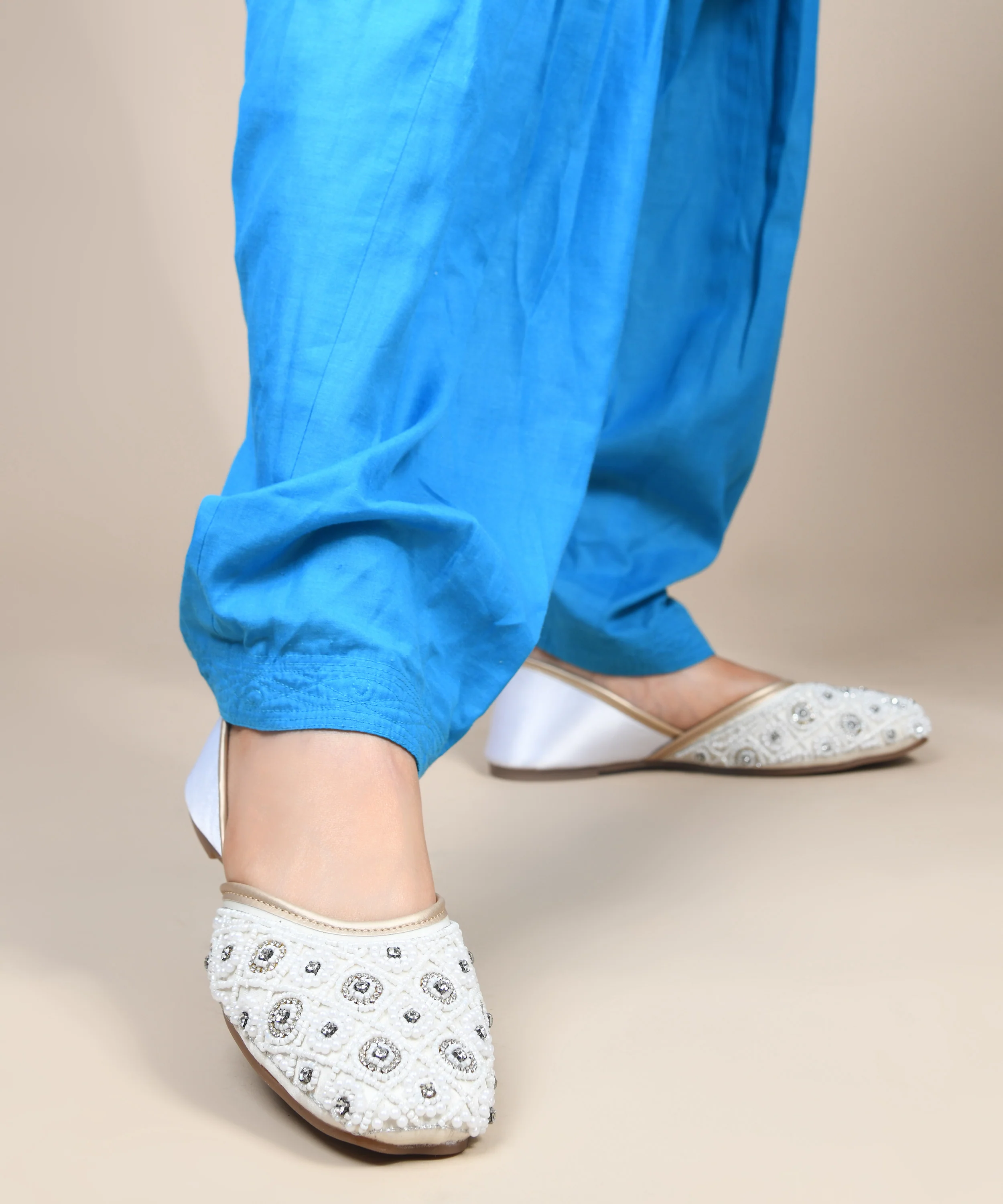 Embroidered Beaded Traditional Juttis - Image 15