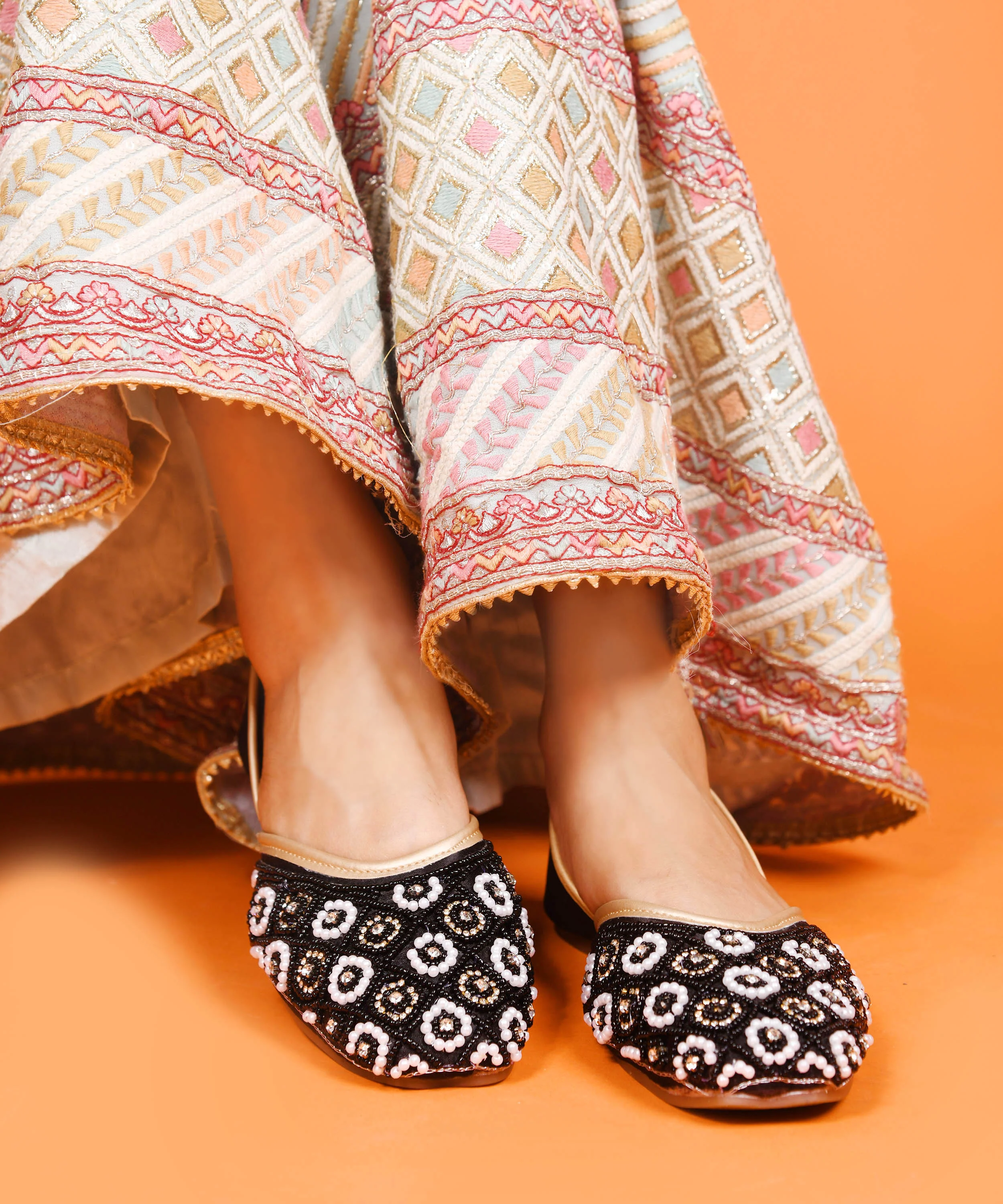 Embroidered Beaded Traditional Juttis - Image 2