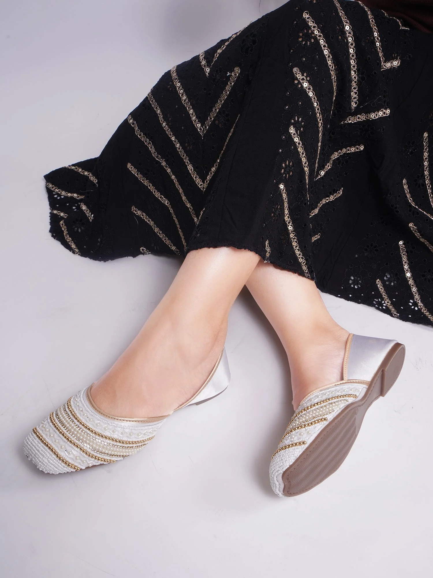 Jm Looks Embellished Pearl & Bead Juttis - Image 15
