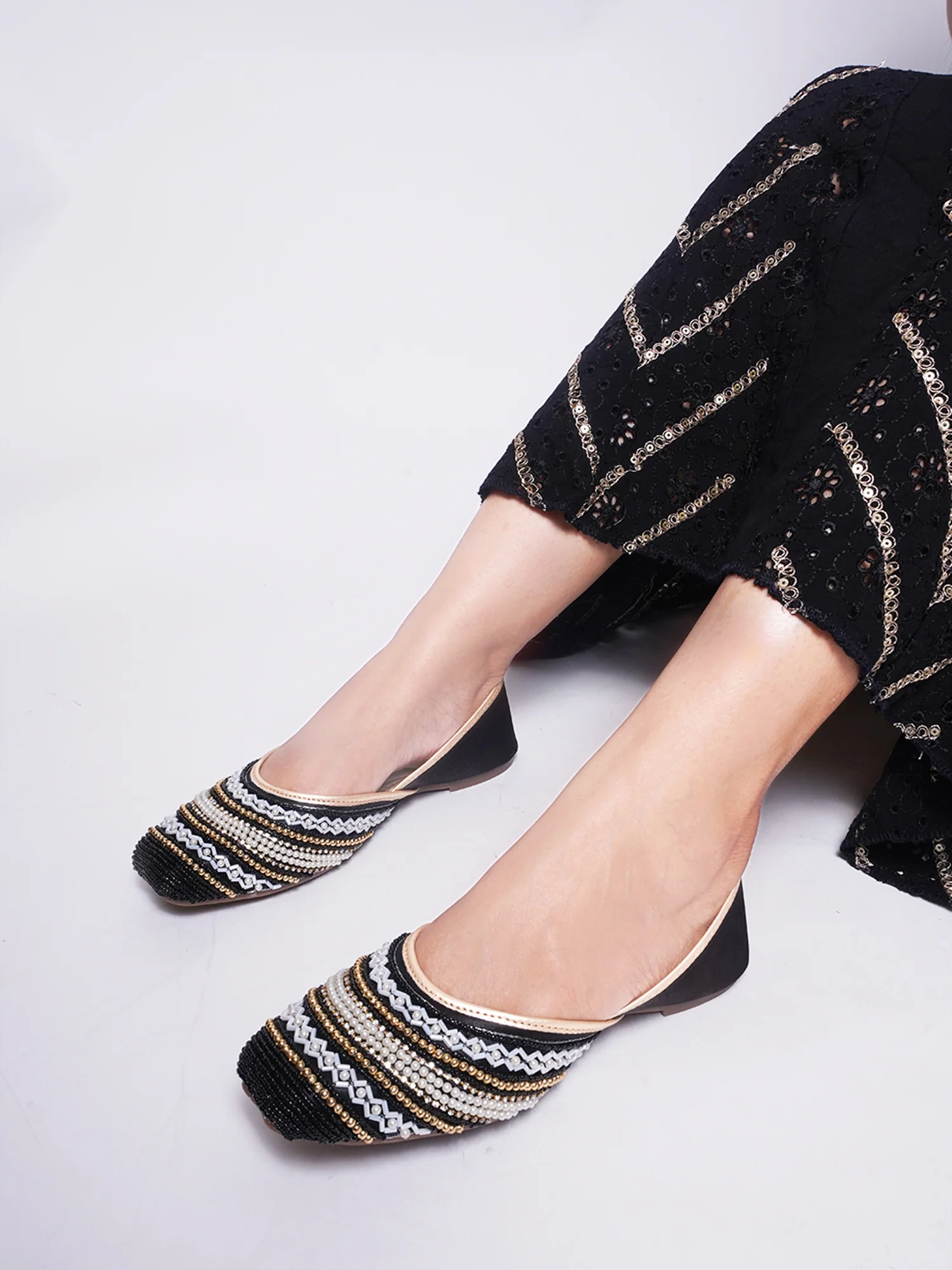 Jm Looks Embellished Pearl & Bead Juttis - Image 4