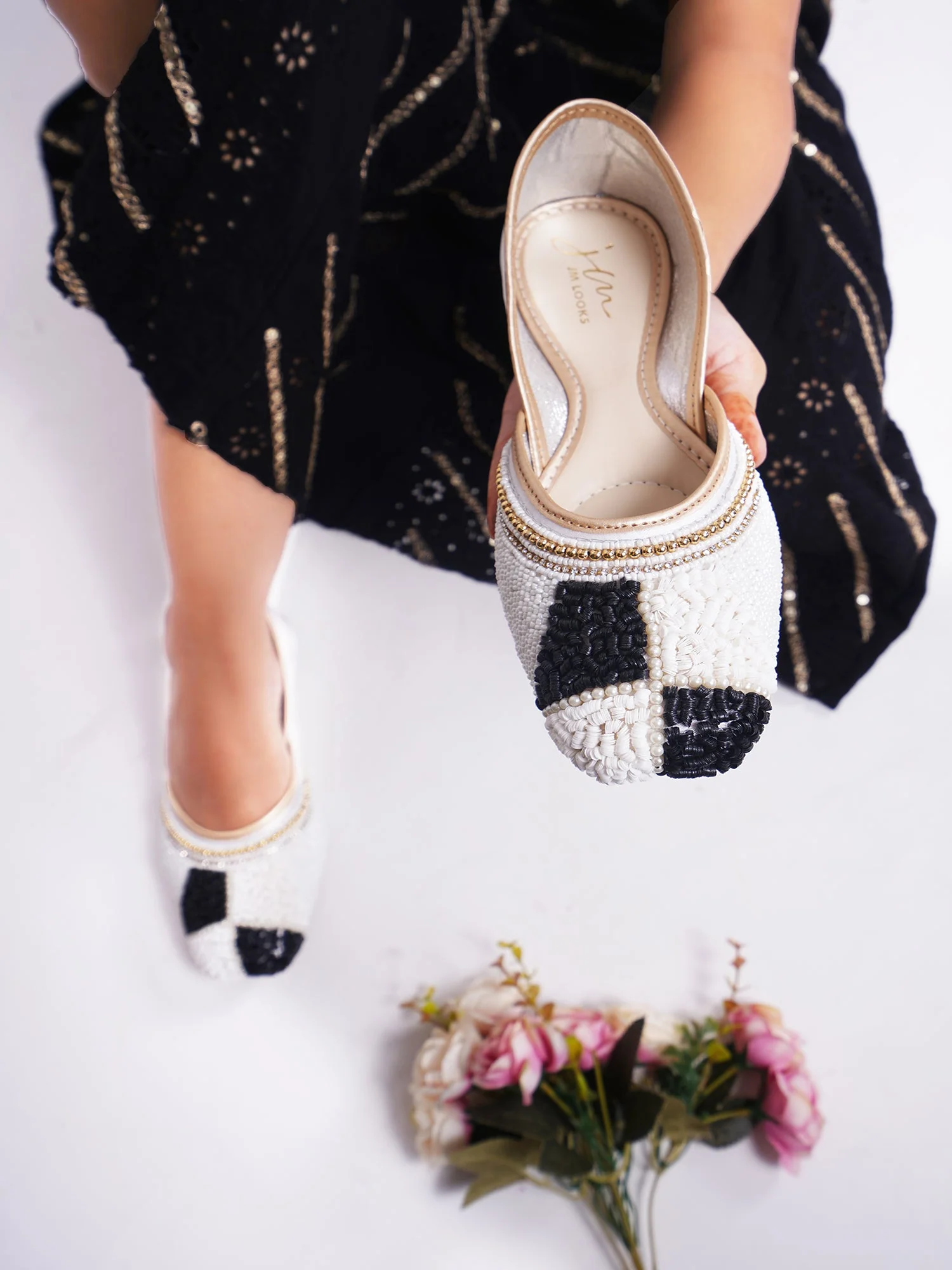 Jm Looks Checkered Beaded Women's Juttis - Image 16