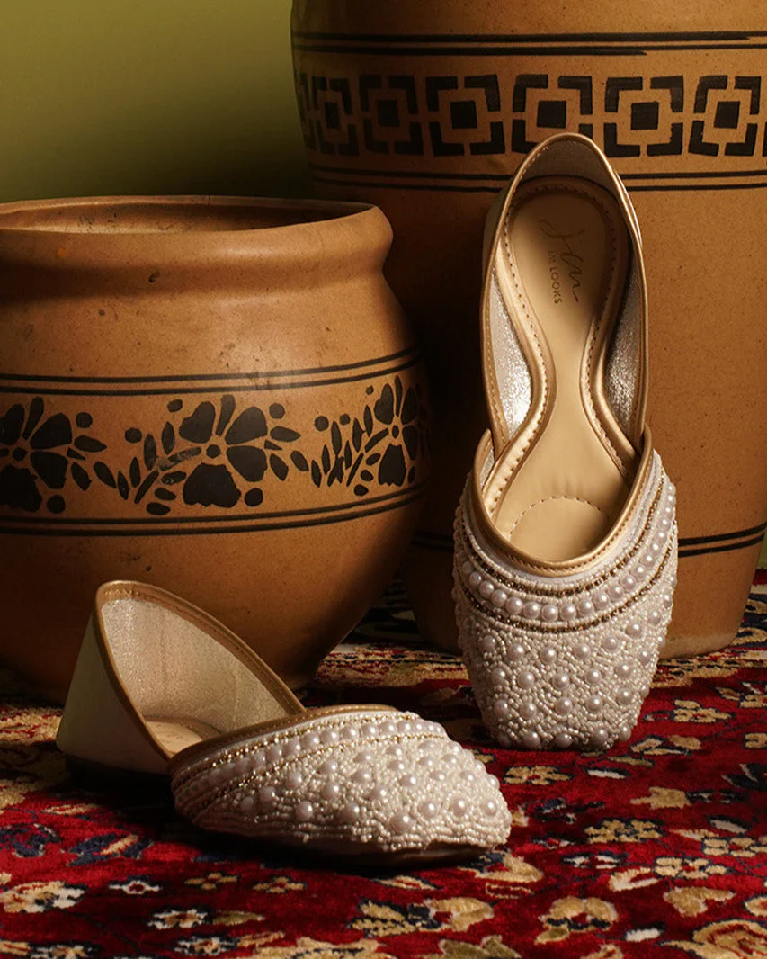 Ethnic Embellished Square Toe Jutti