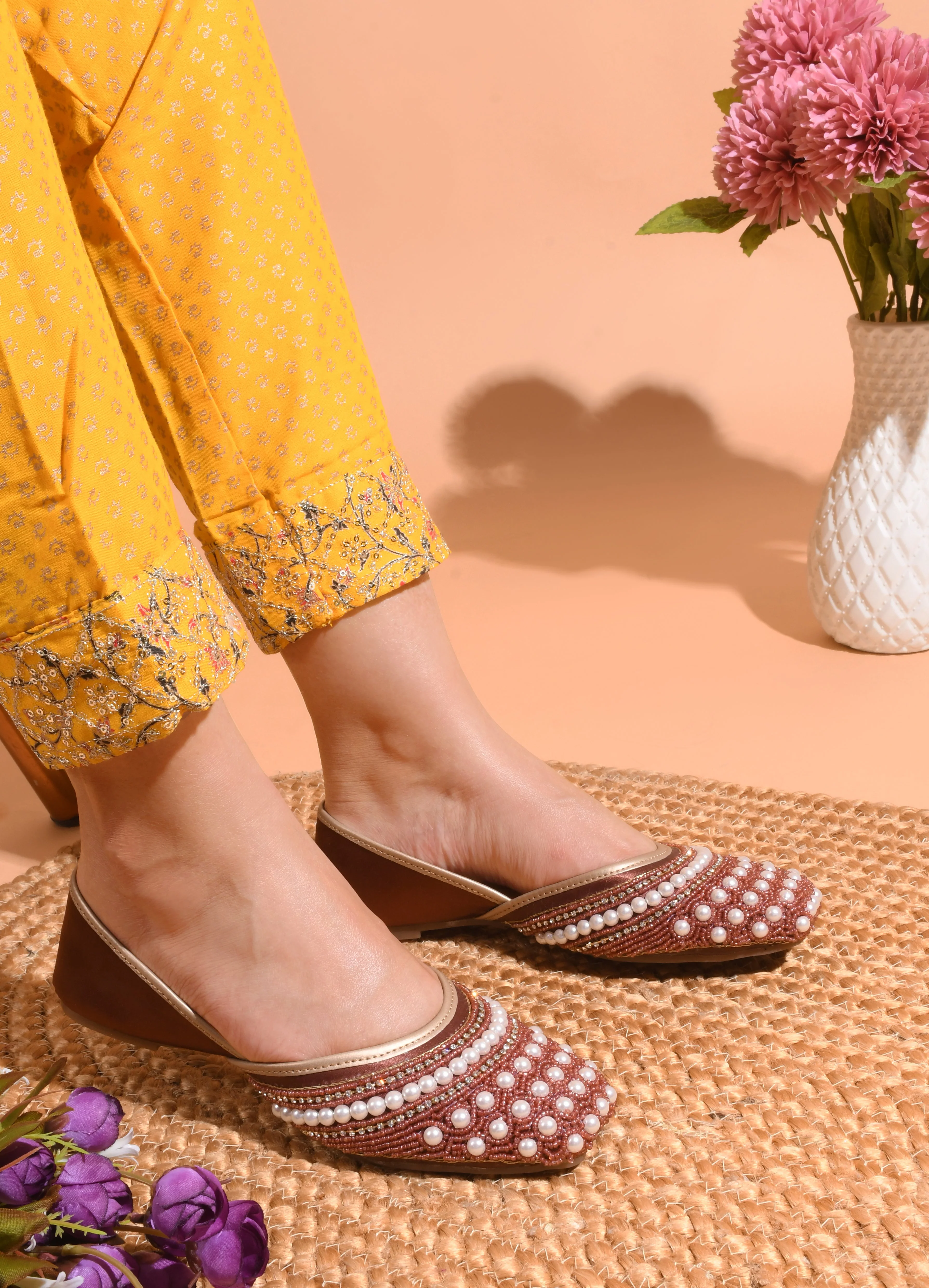 Ethnic Embellished Square Toe Jutti - Image 15