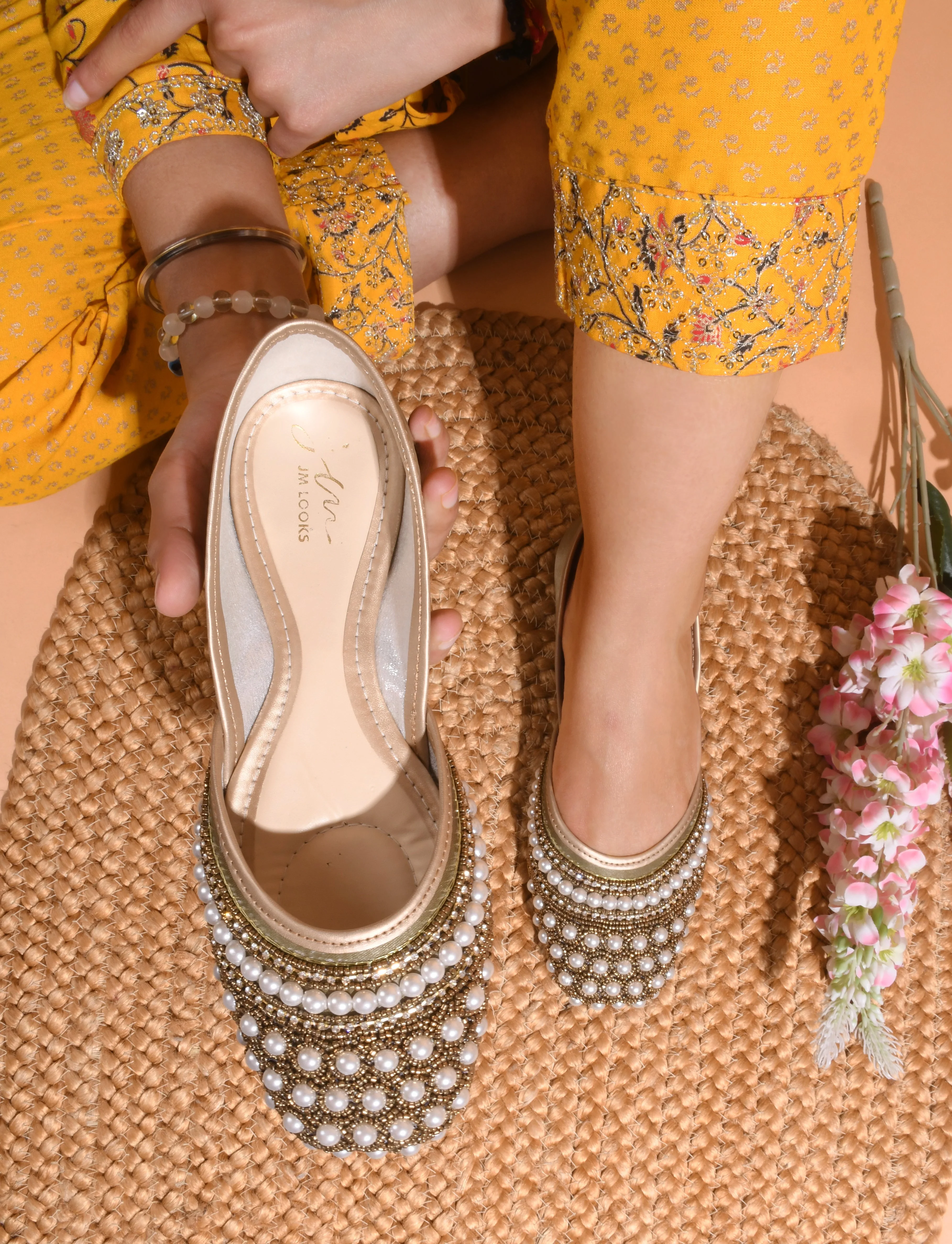 Ethnic Embellished Square Toe Jutti - Image 21