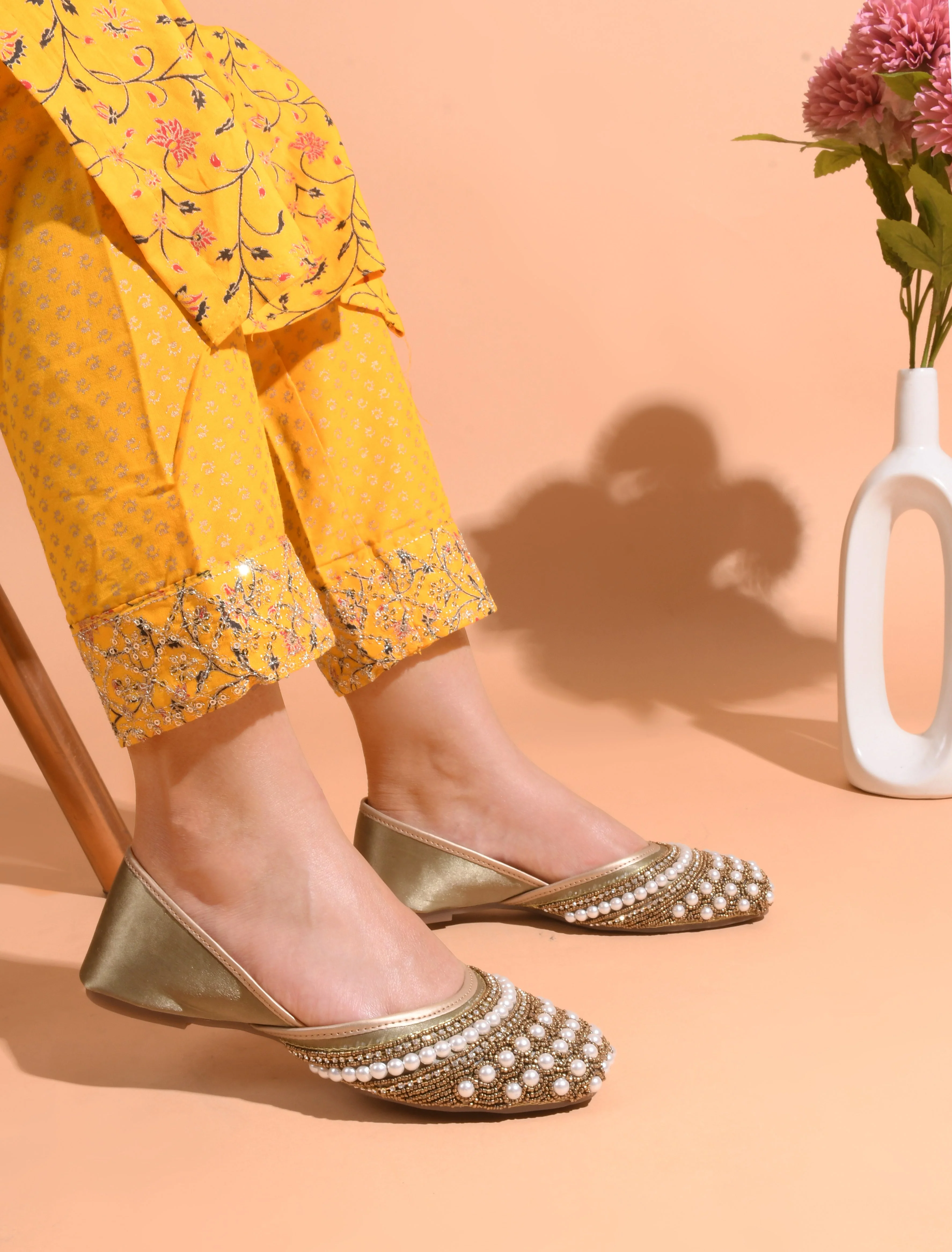 Ethnic Embellished Square Toe Jutti - Image 22
