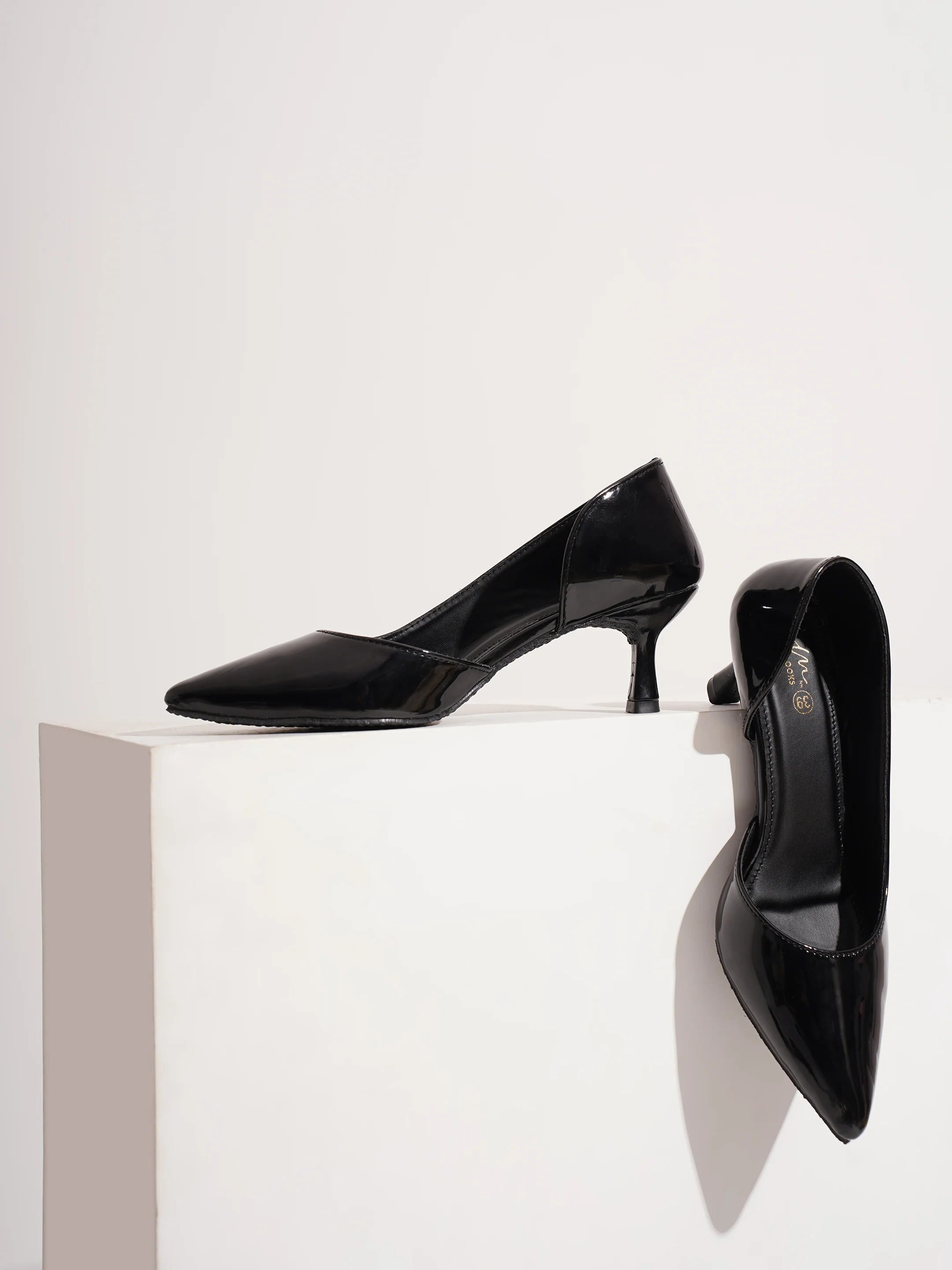 Glossy Kitten Heel Pumps with Pointed Toe