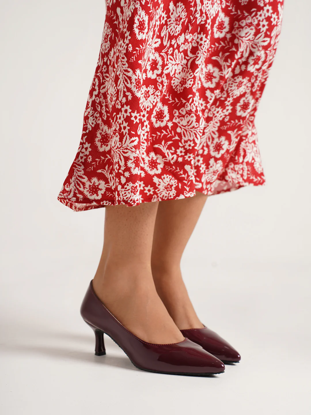 Glossy Kitten Heel Pumps with Pointed Toe - Image 12