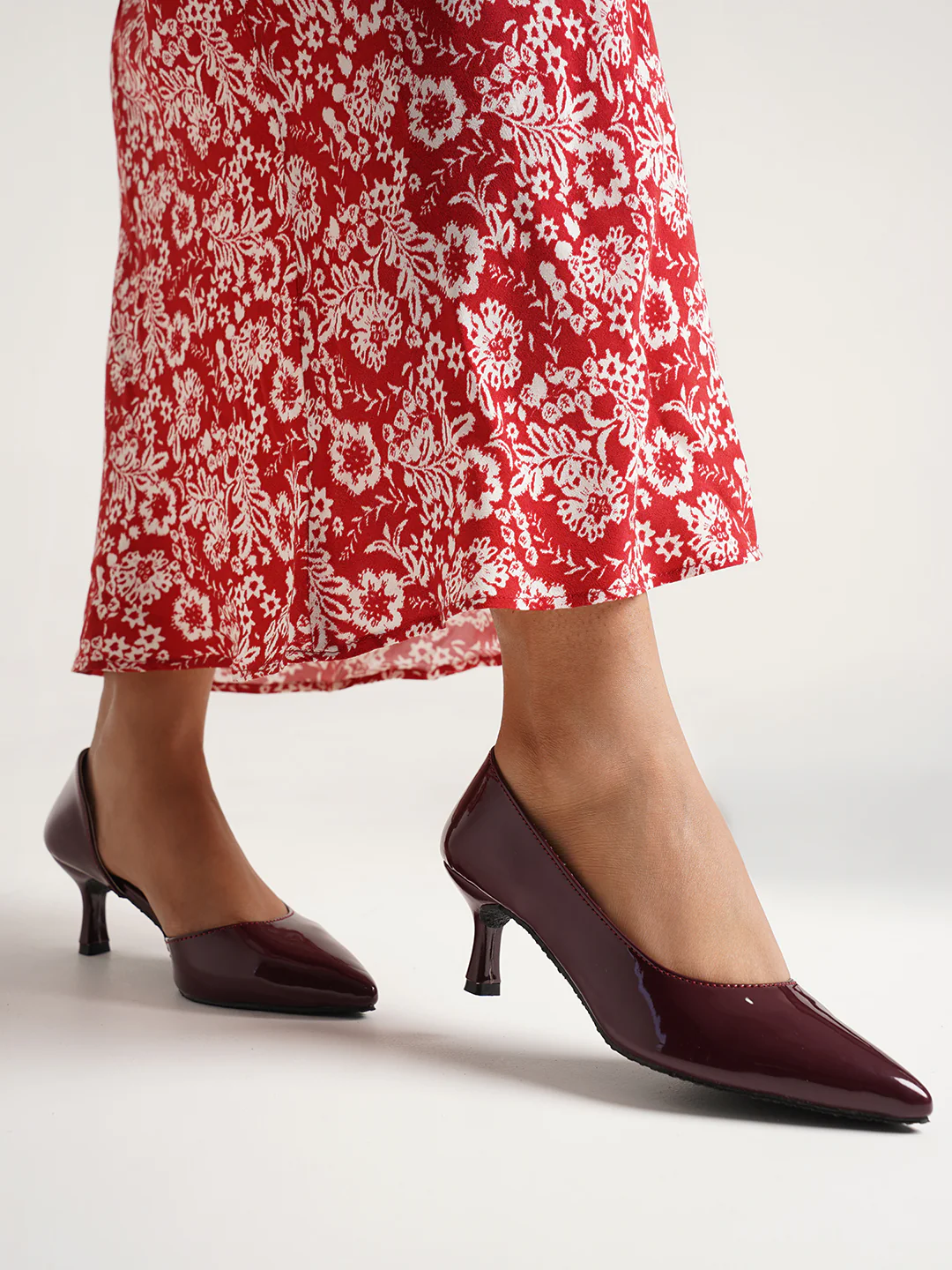 Glossy Kitten Heel Pumps with Pointed Toe - Image 13