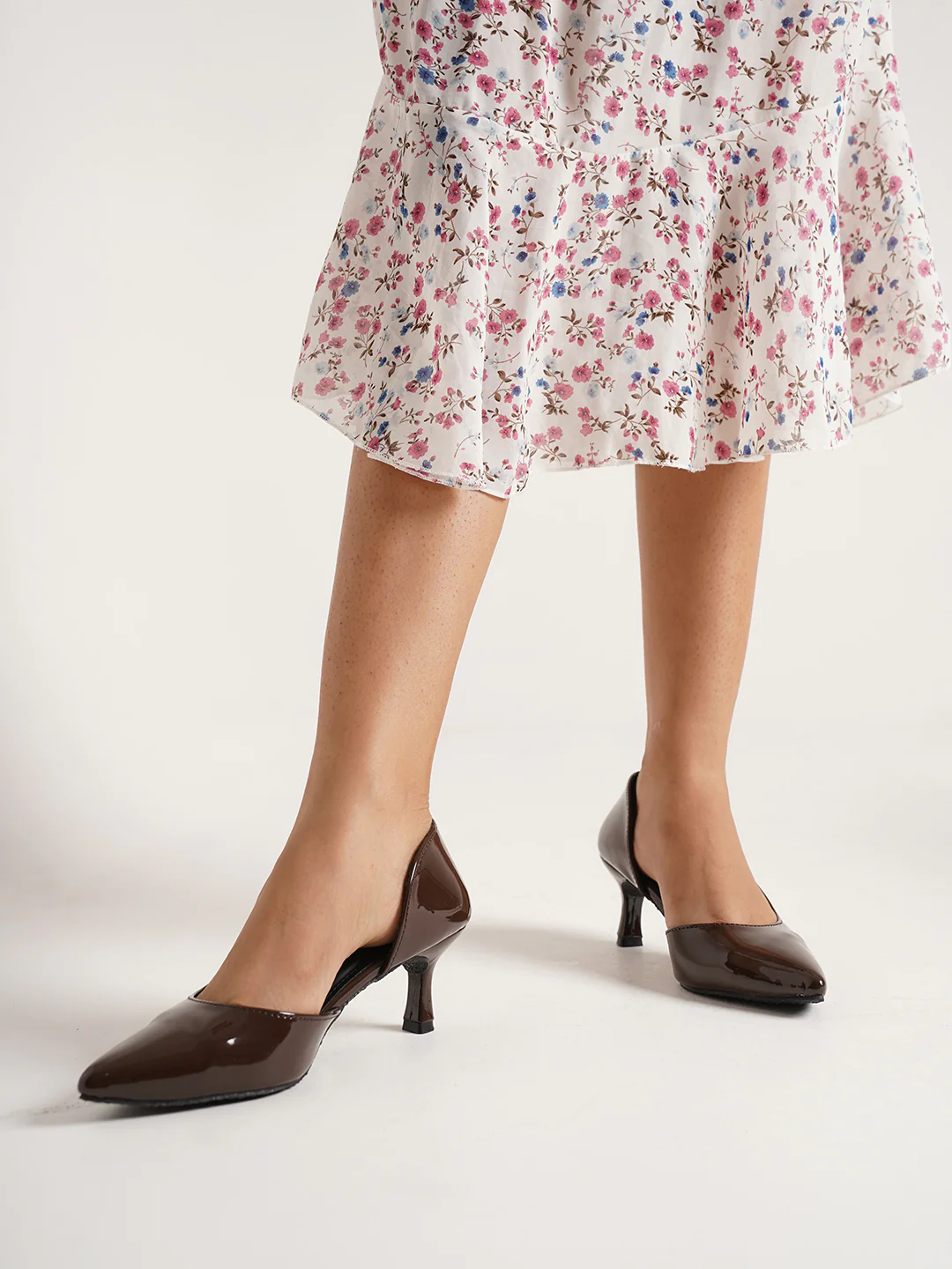Glossy Kitten Heel Pumps with Pointed Toe - Image 9