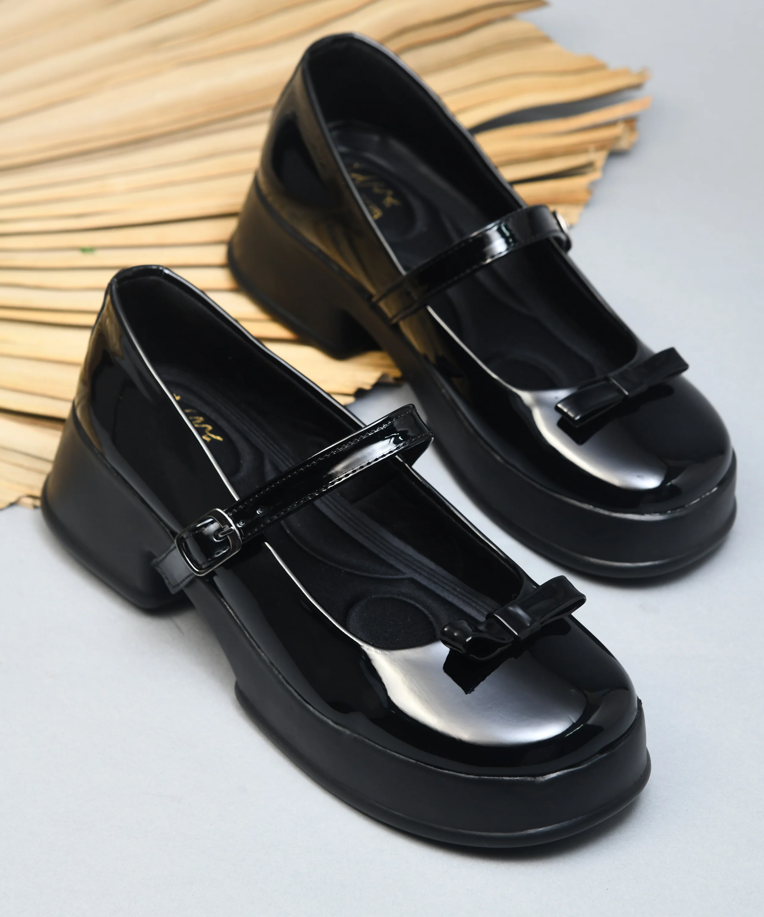 Glossy Mary Jane Platform Shoes with Buckle Strap and Bow Detail