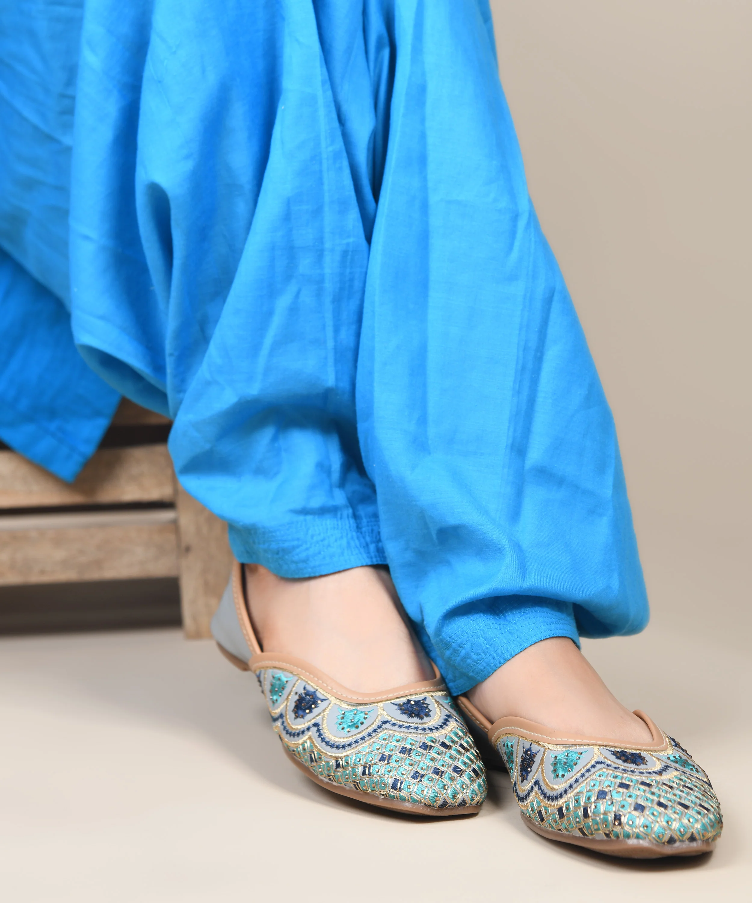 Handcrafted Embroidered Jutti Flats - Image 4