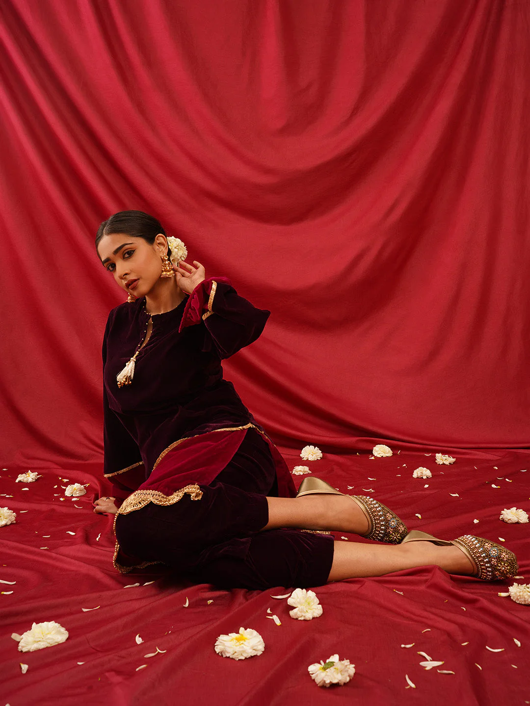 JM Looks Floral Embroidered Beaded Jutti - Image 5