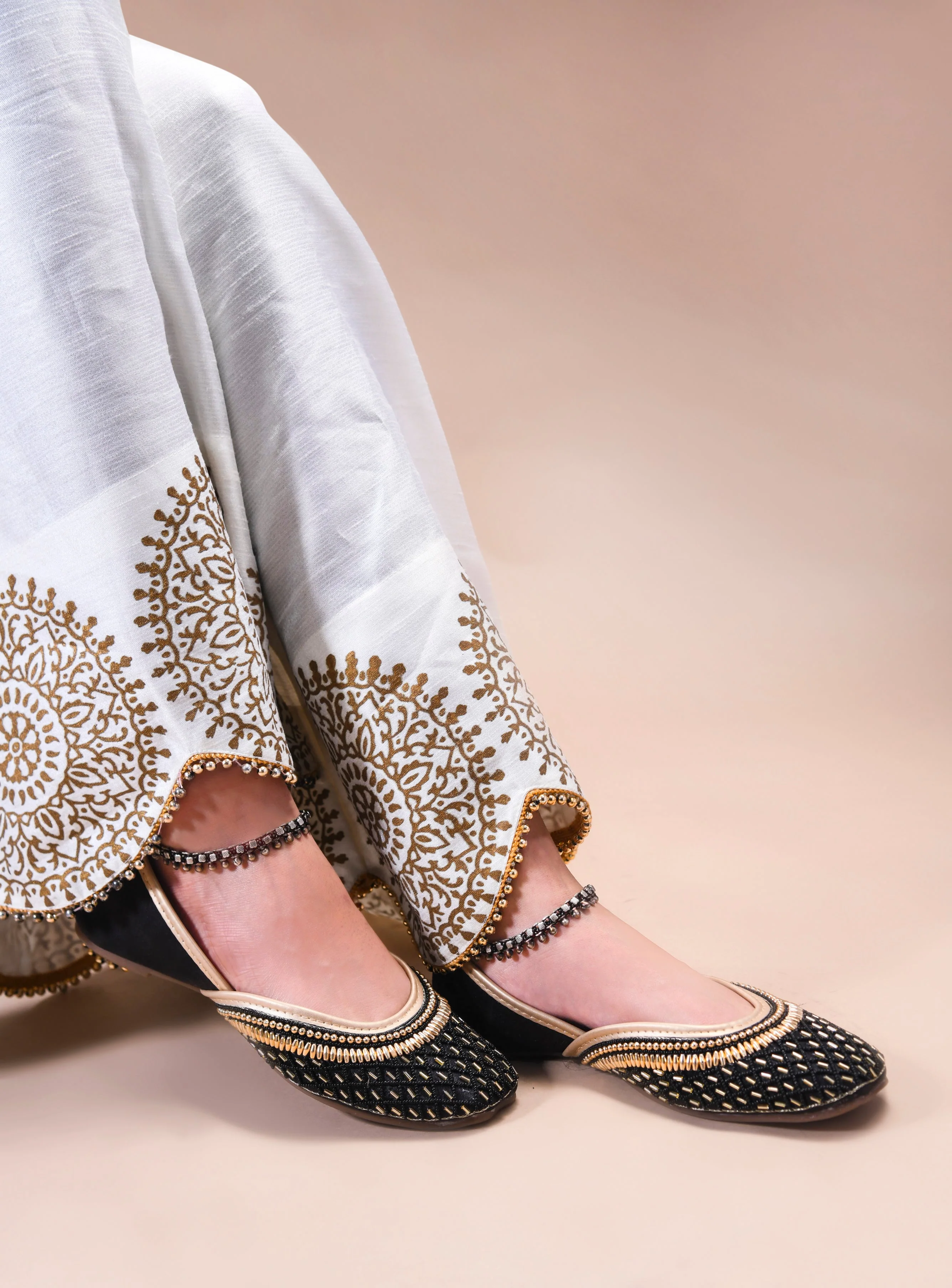 JM Looks Beaded Geometric Design Jutti - Image 3